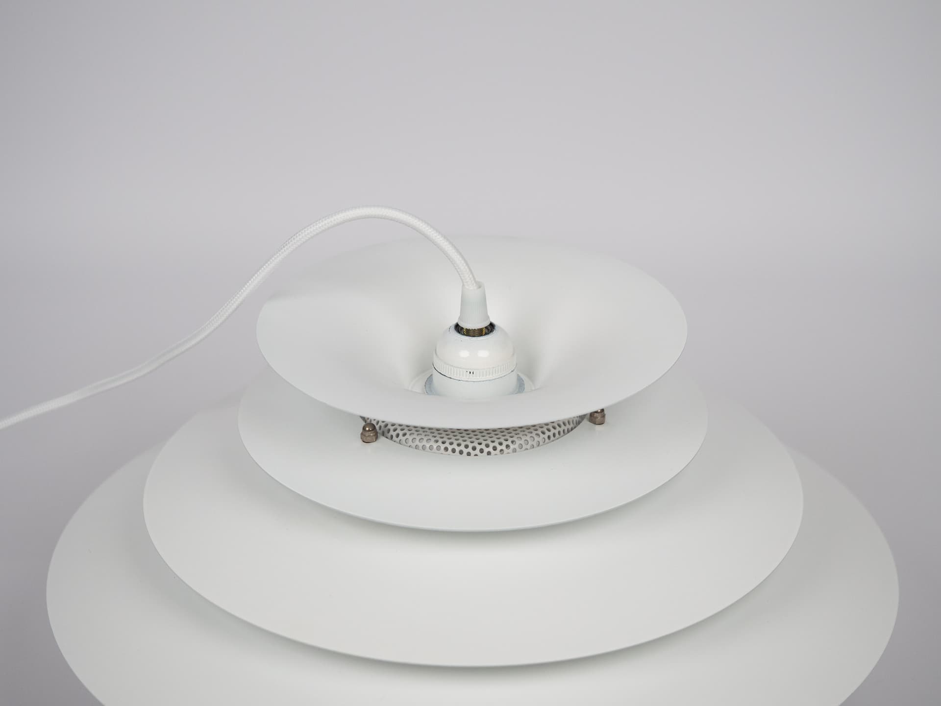 Lampa wisząca Sofie, biały, aluminium, proj. K. Wiborg, Jeka, Dania, lata 80. - 213341