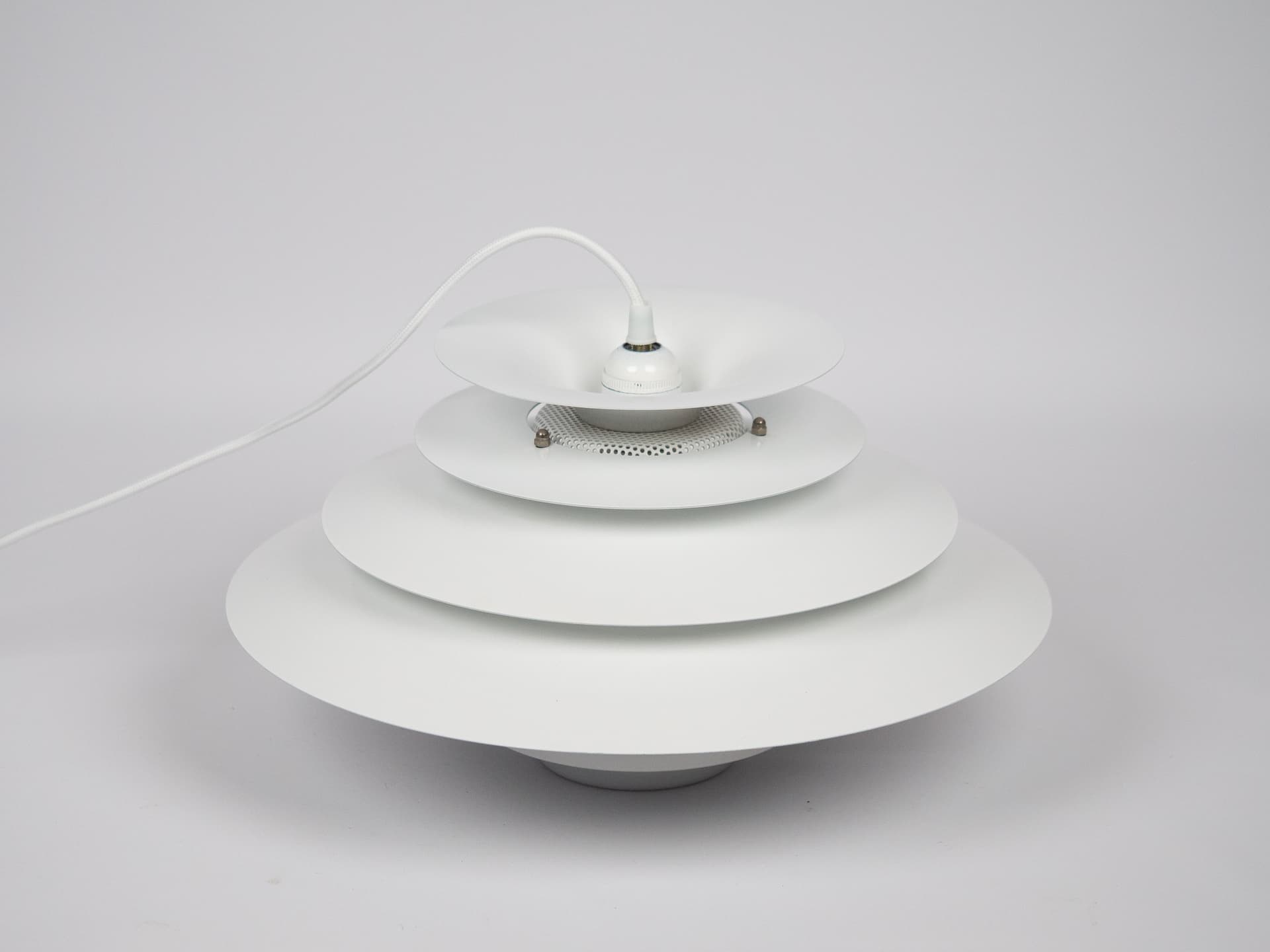 Lampa wisząca Sofie, biały, aluminium, proj. K. Wiborg, Jeka, Dania, lata 80. - 213338