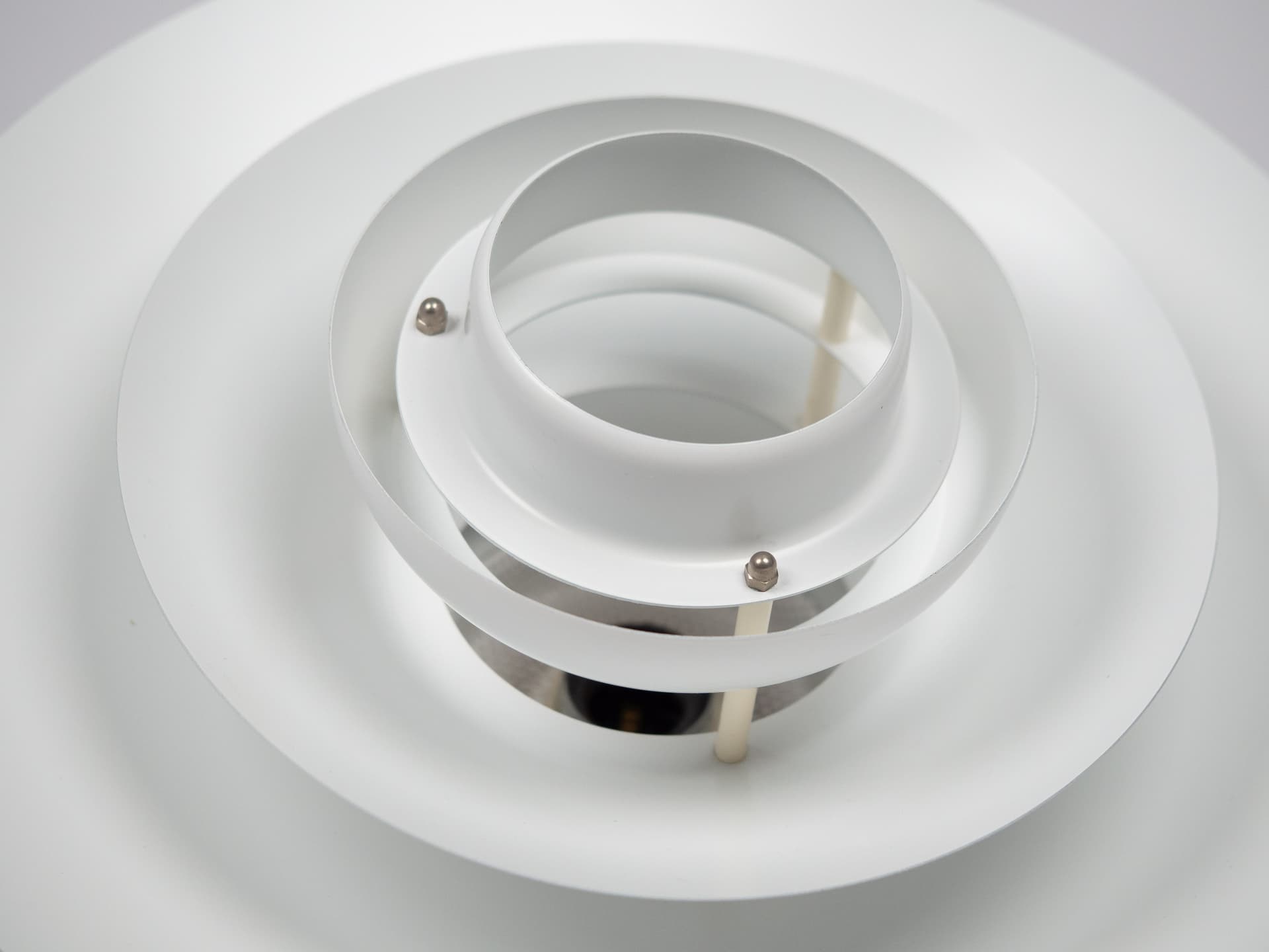 Lampa wisząca Sofie, biały, aluminium, proj. K. Wiborg, Jeka, Dania, lata 80. - 213343