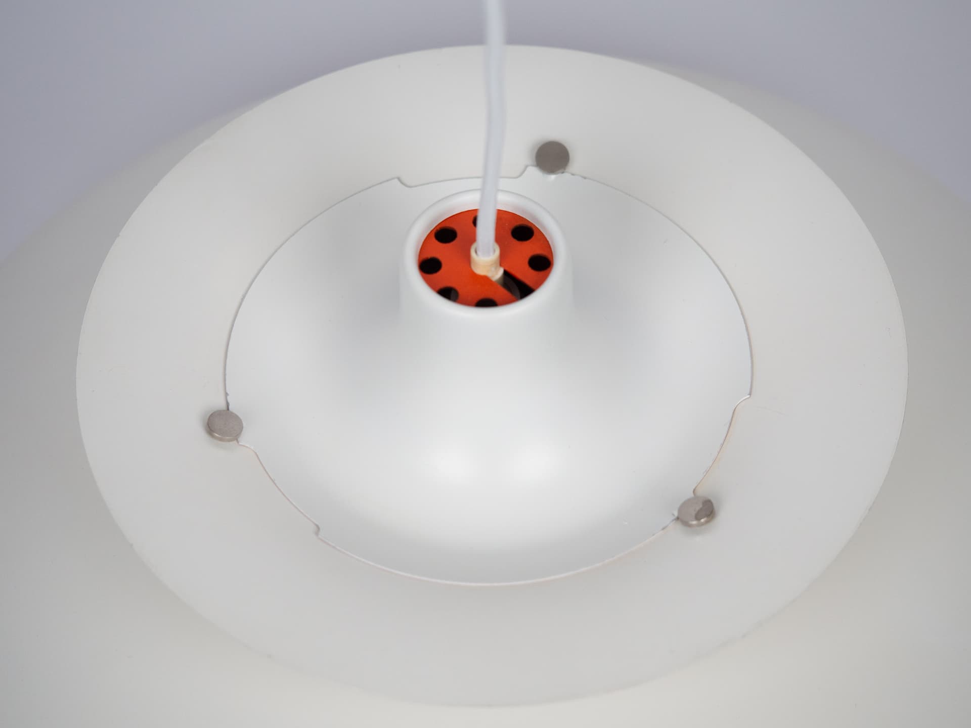 Lampa wisząca PH 5, metal biały, proj. P. Henningsen, Louis Poulsen, Dania, lata 80. - 213596