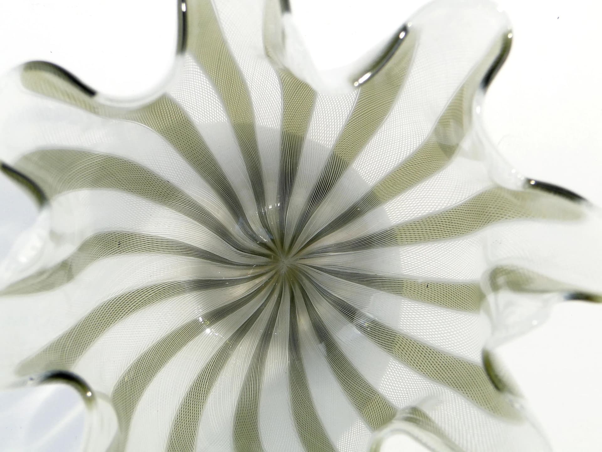 Bowl Fazzoletto, Ivory White glass, by F. Bianconi, Venini, Italy, 1950s. - 15641