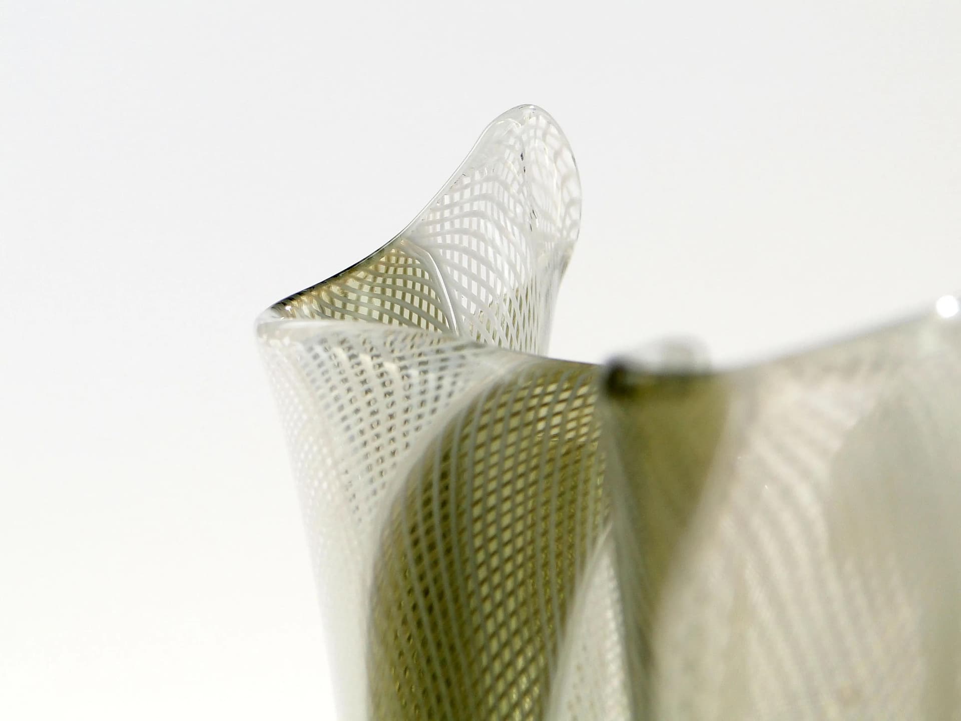 Bowl Fazzoletto, Ivory White glass, by F. Bianconi, Venini, Italy, 1950s. - 15637