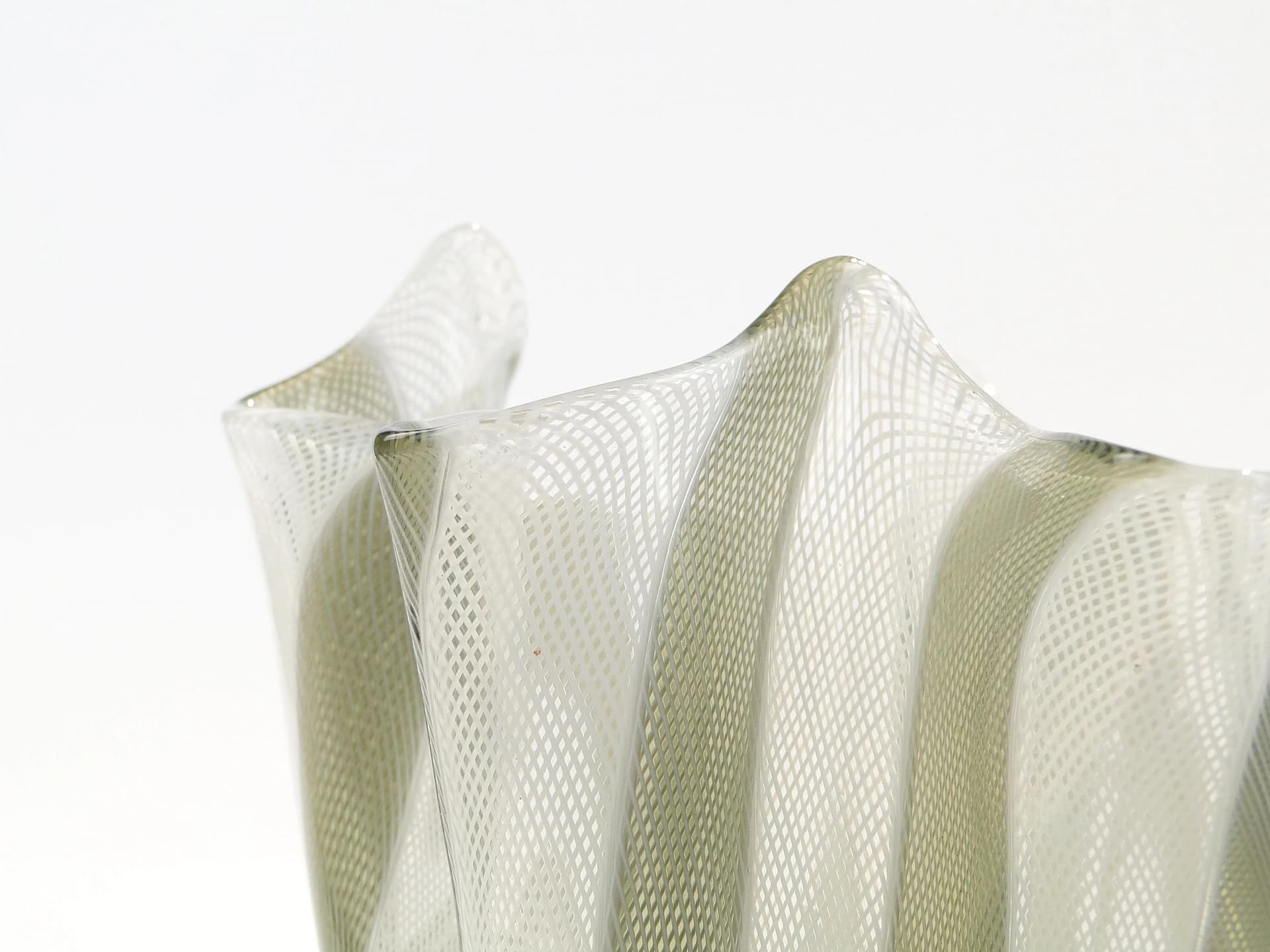 Bowl Fazzoletto, Ivory White glass, by F. Bianconi, Venini, Italy, 1950s. - 15635