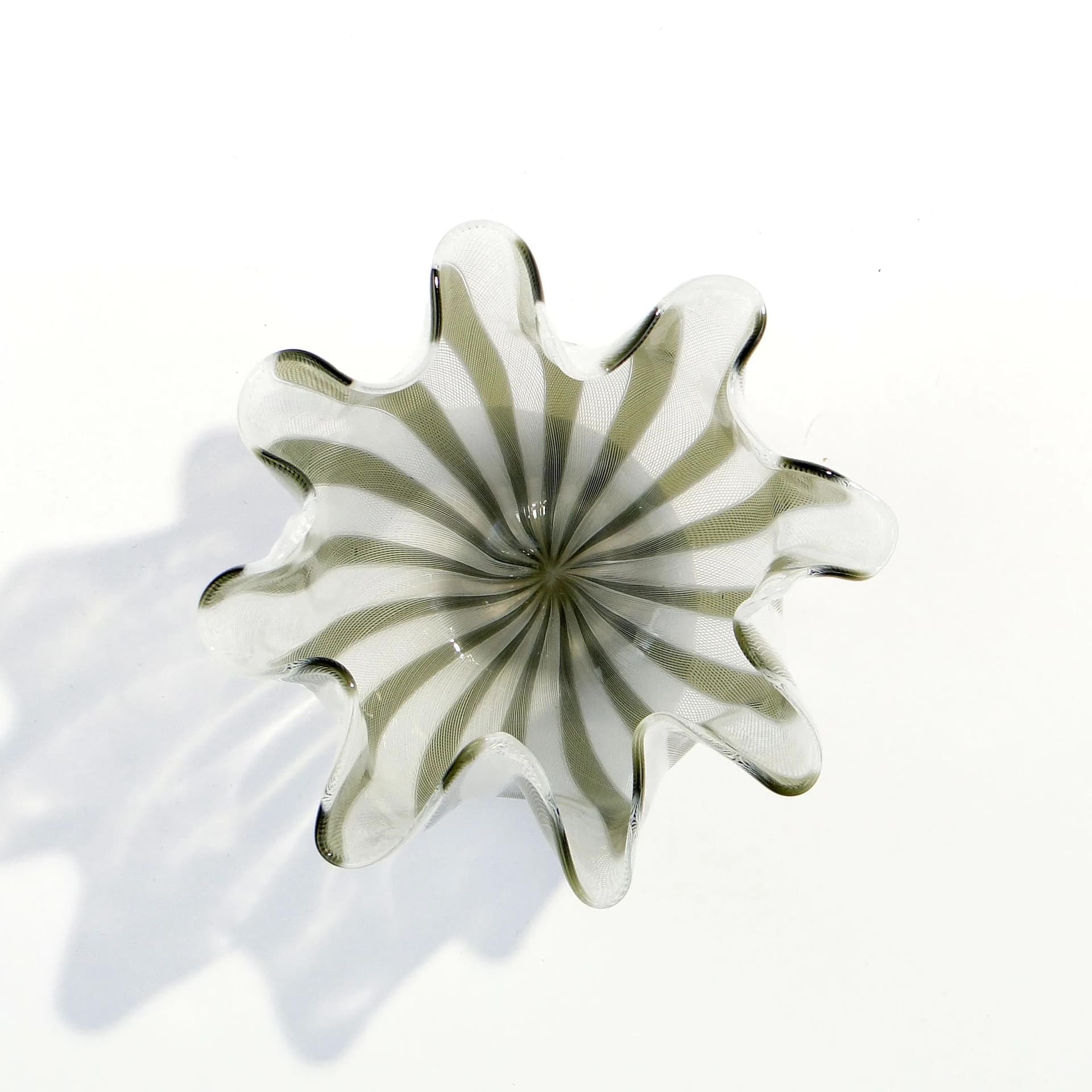 Bowl Fazzoletto, Ivory White glass, by F. Bianconi, Venini, Italy, 1950s. - 15640