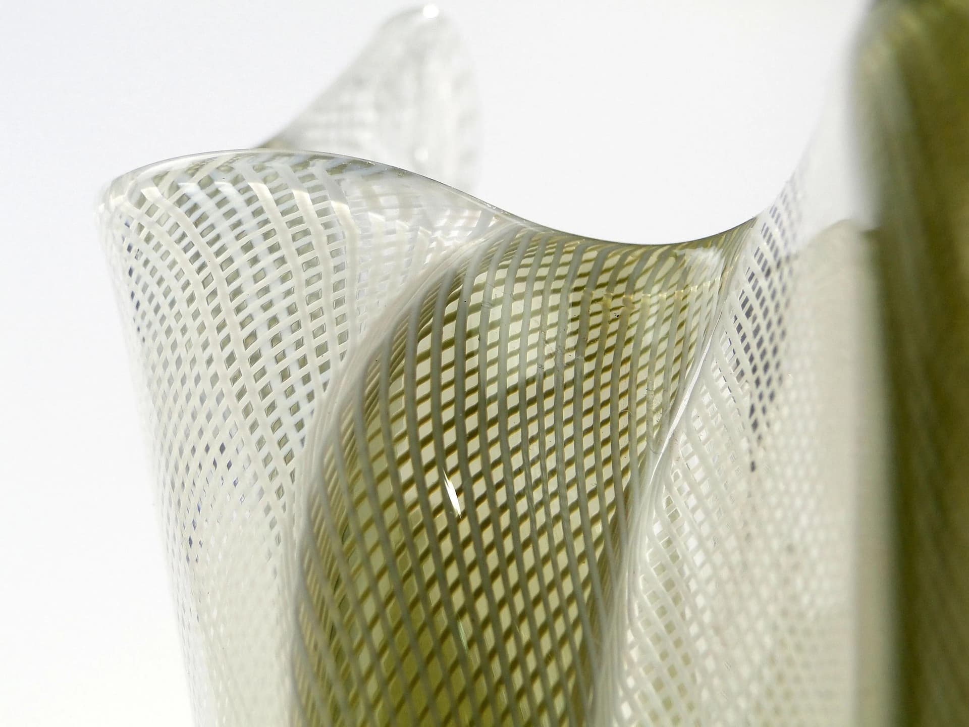 Bowl Fazzoletto, Ivory White glass, by F. Bianconi, Venini, Italy, 1950s. - 15638