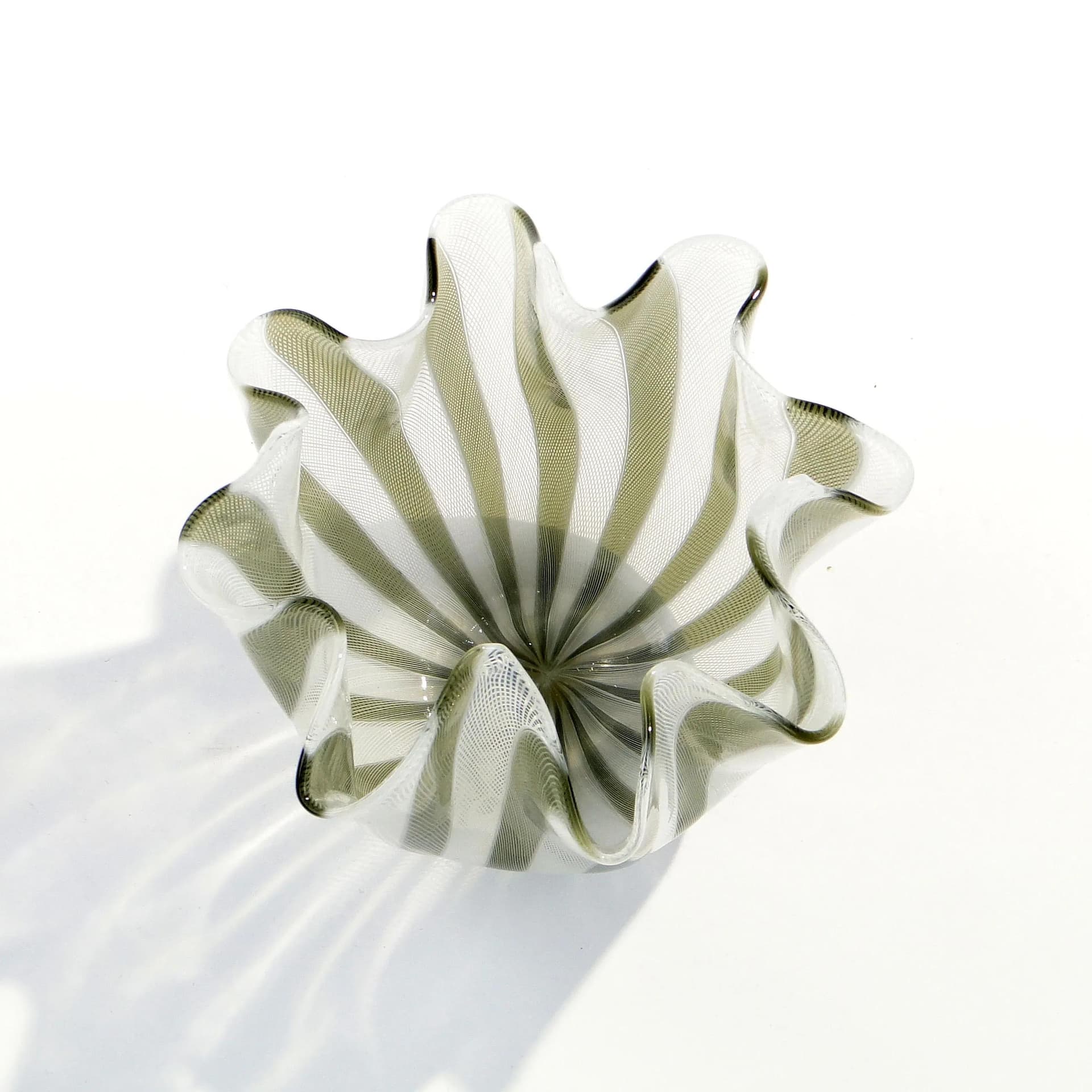 Bowl Fazzoletto, Ivory White glass, by F. Bianconi, Venini, Italy, 1950s. - 15639