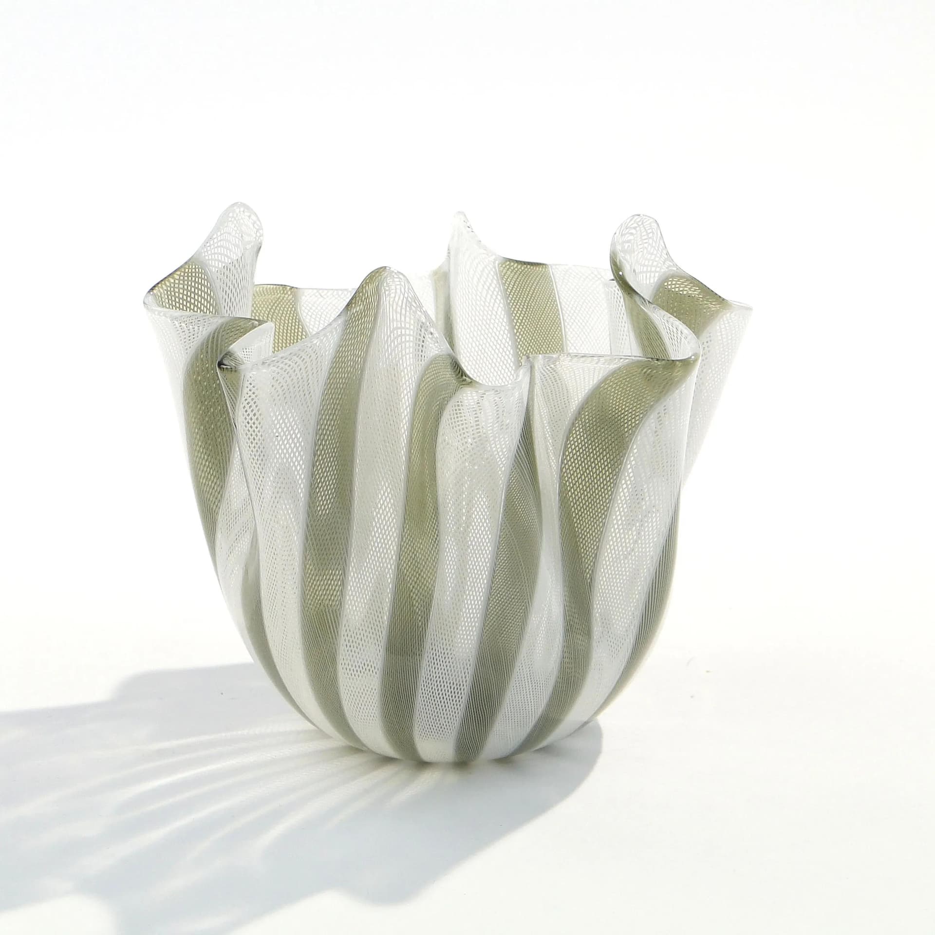 Bowl Fazzoletto, Ivory White glass, by F. Bianconi, Venini, Italy, 1950s. - 15633