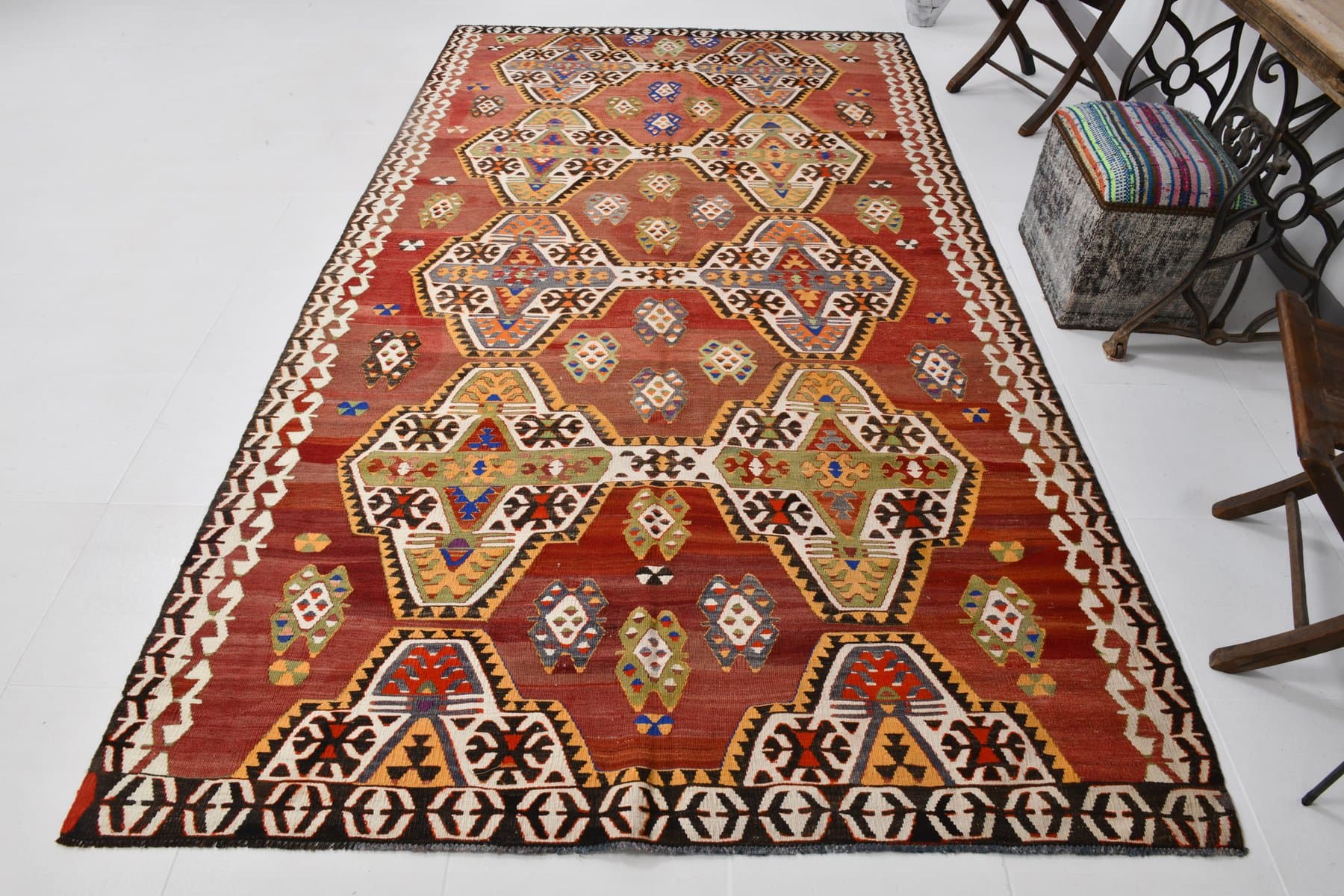 Kilim Rug 178x319 cm, red, beige, wool, Turkey, 1960s - 213660