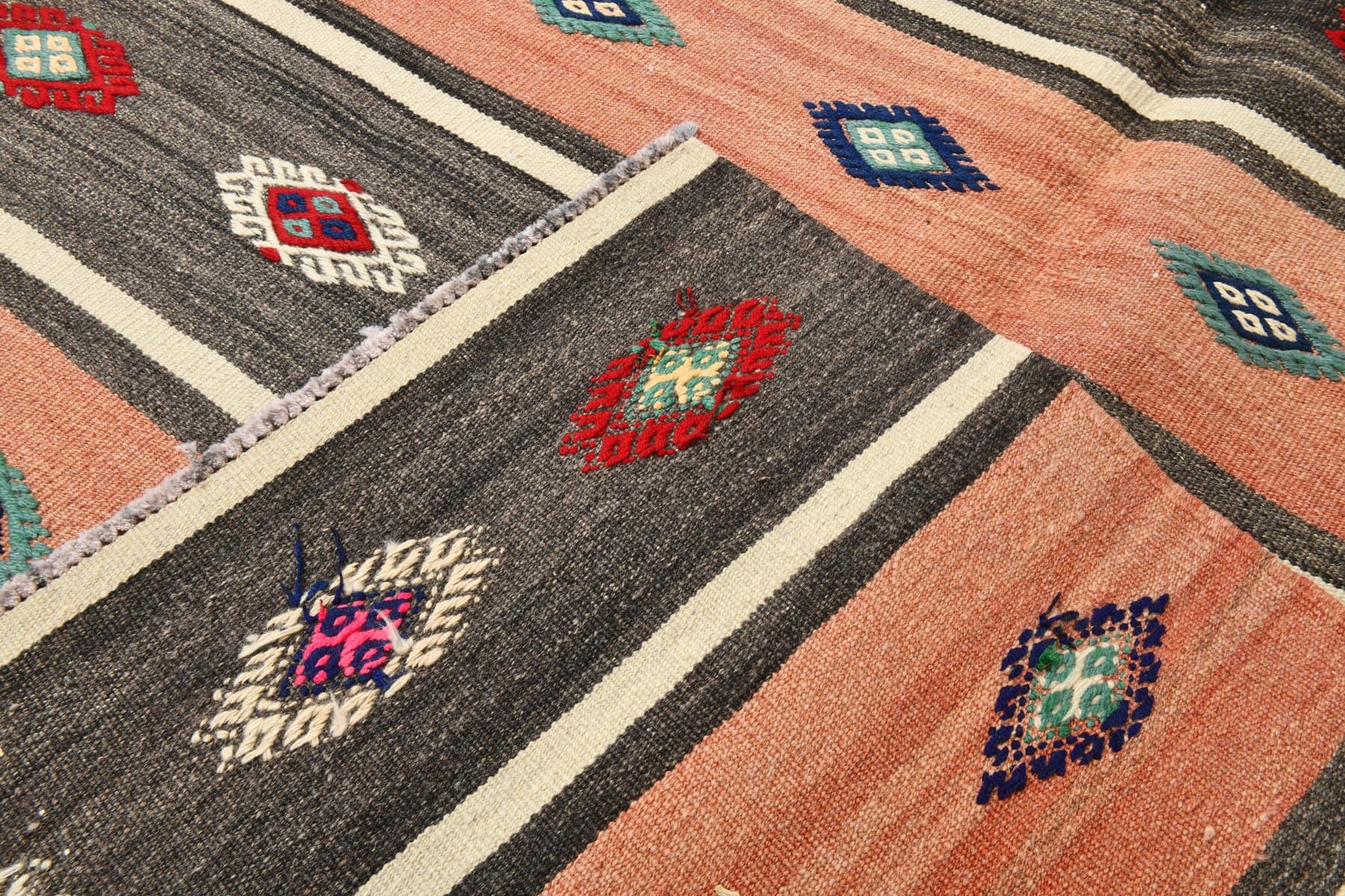 Kilim 163x240 cm, brzoskwiniowy, brązowy, wełna, lata 70. - 214605