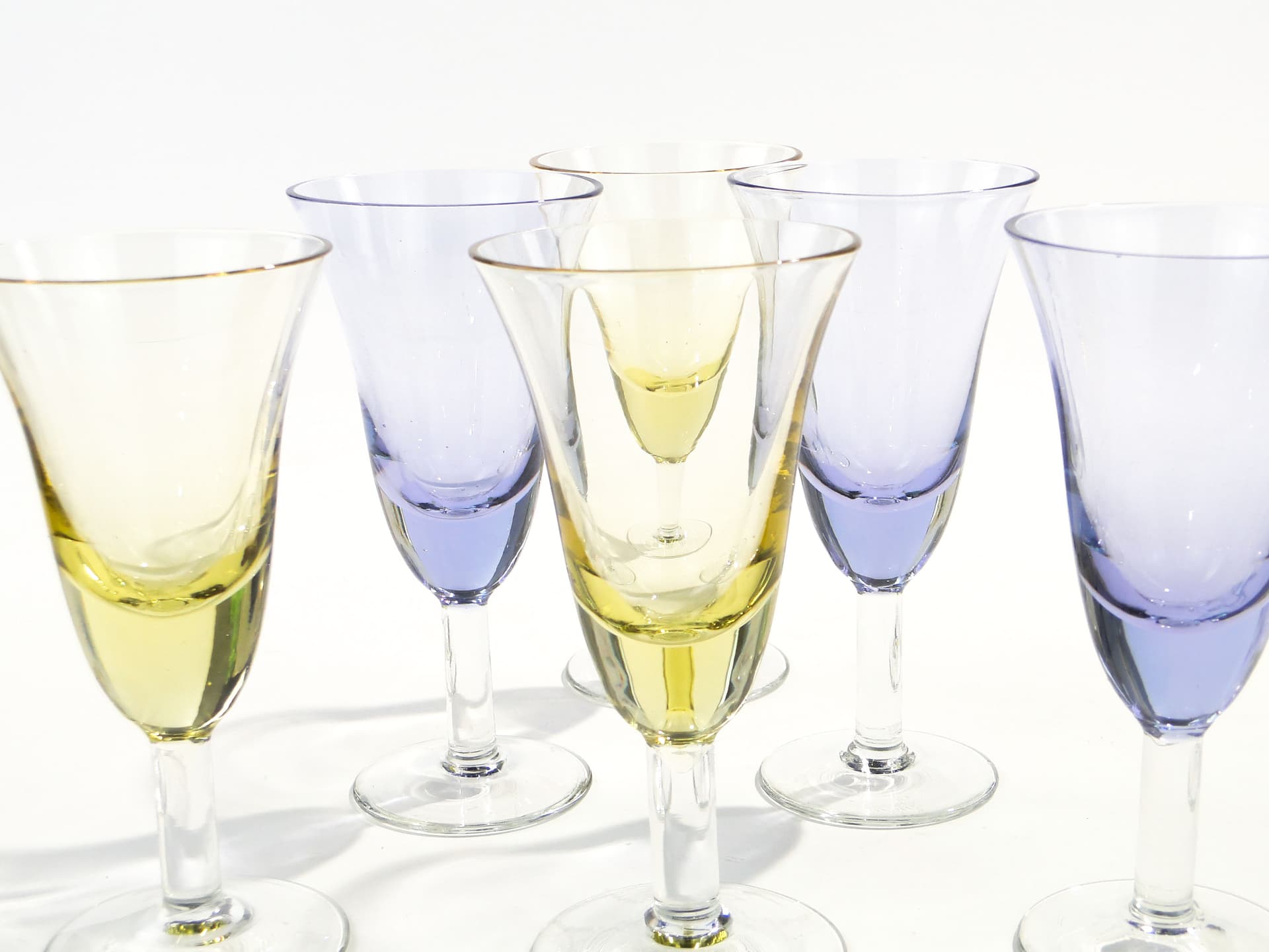 Komplet kieliszków do wódki, wielokolorowe szkło, Czechosłowacja, lata 50. - 1575