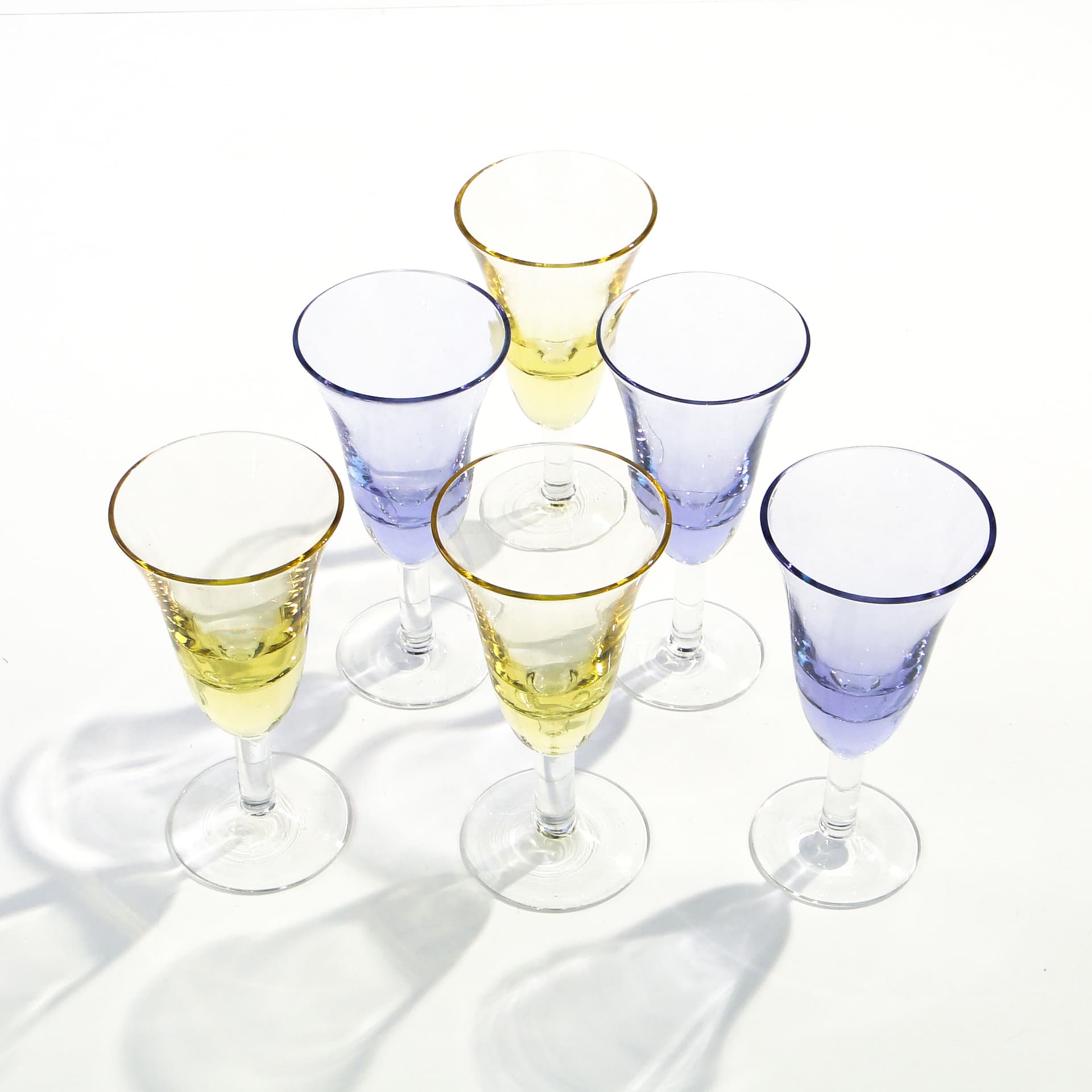 Komplet kieliszków do wódki, wielokolorowe szkło, Czechosłowacja, lata 50. - 1574