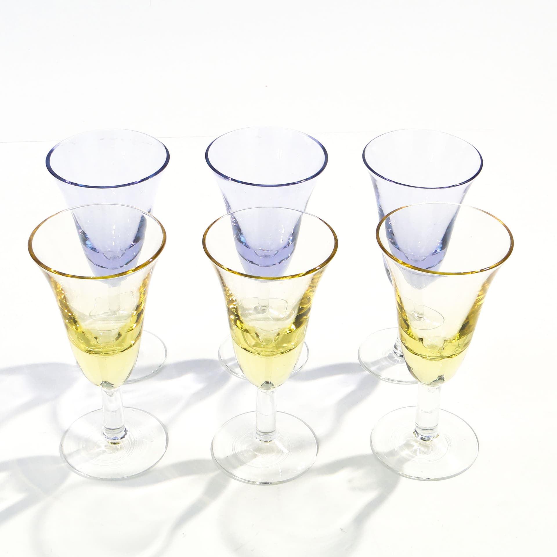 Komplet kieliszków do wódki, wielokolorowe szkło, Czechosłowacja, lata 50. - 1572