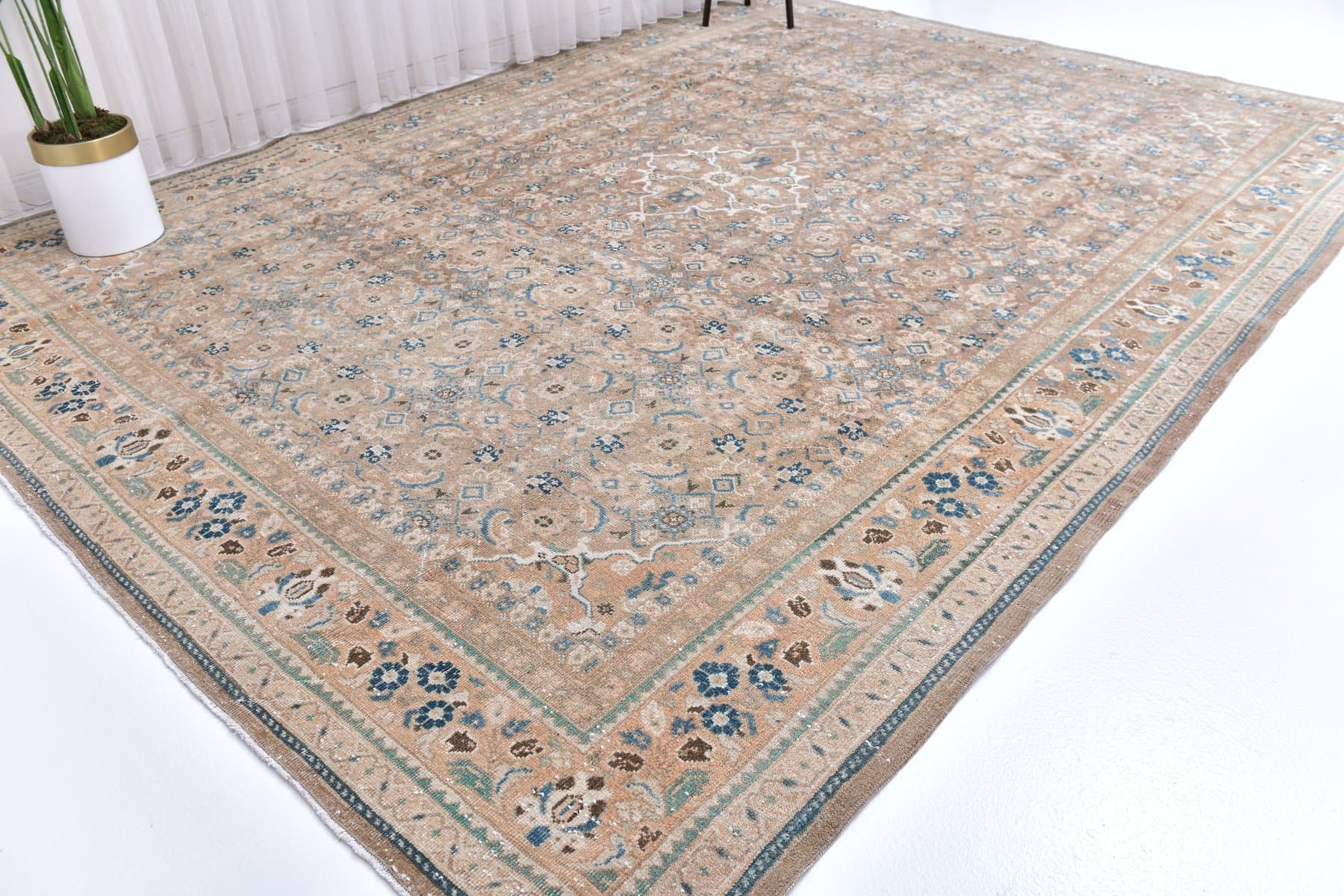 Rug 387x293 cm, beige, wool, Turkey, 1960s. - 218731