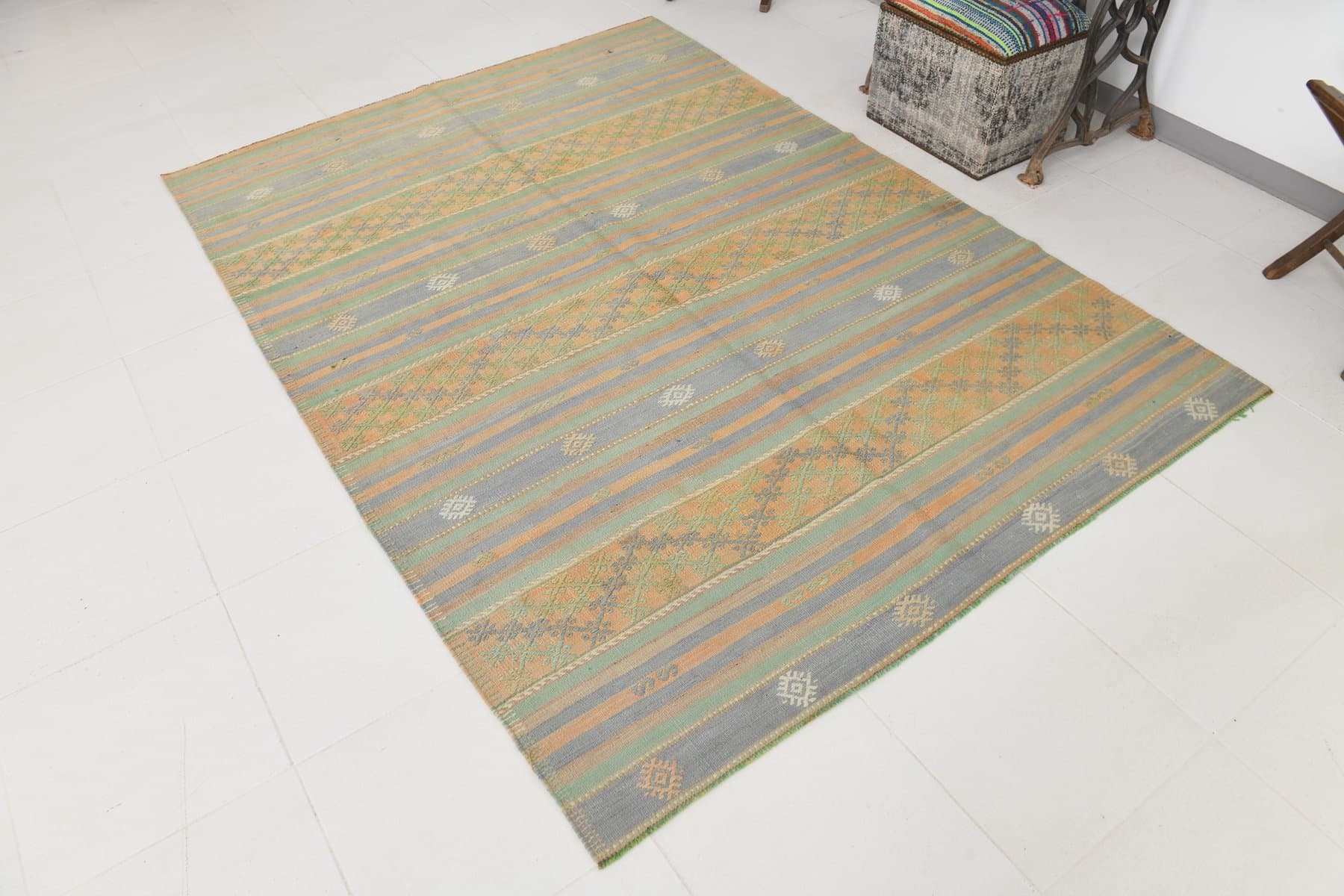 Kilim 242x173 cm, zielony, beżowy, wełna, Turcja, lata 60. - 218604