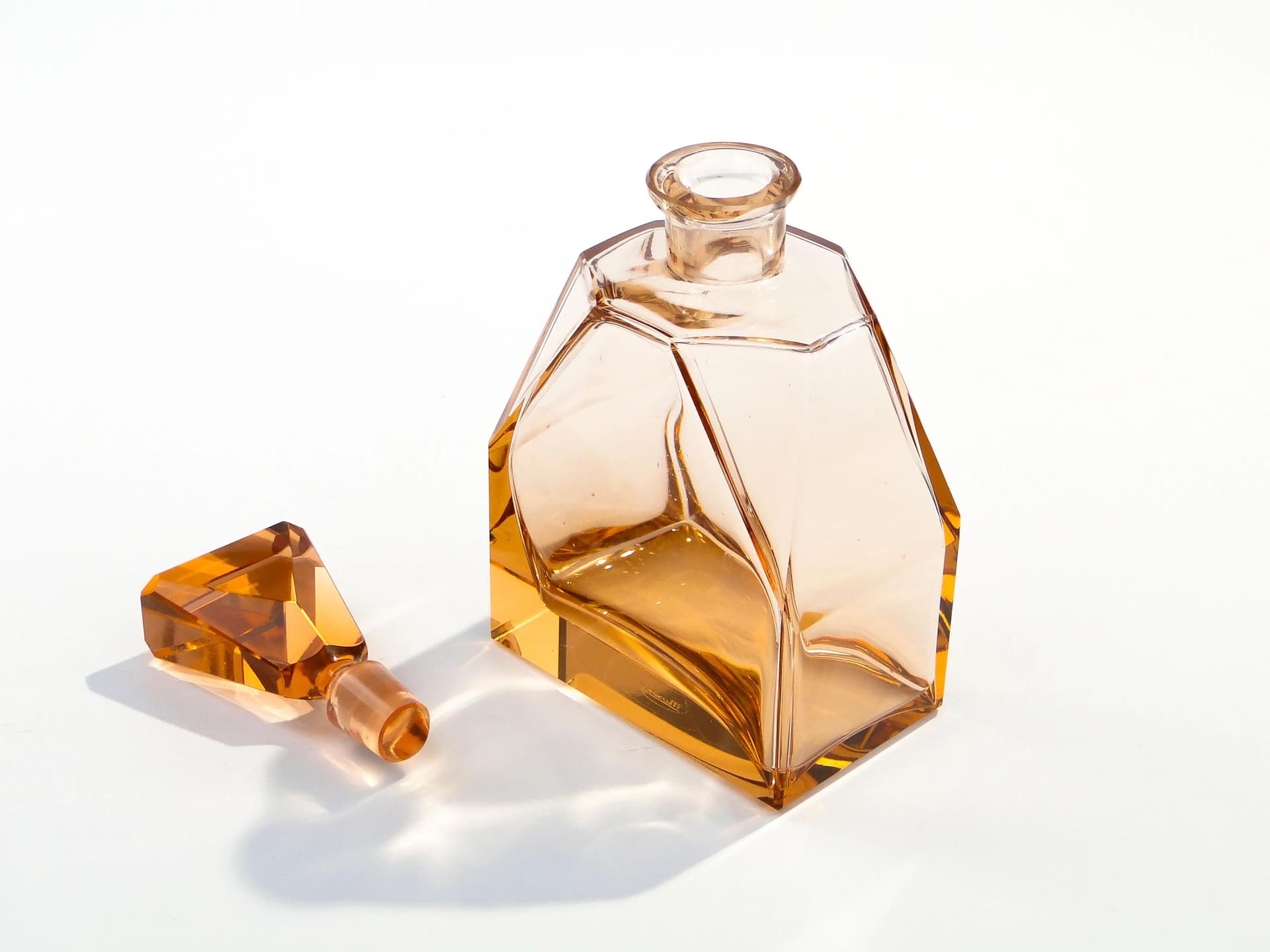 Karafka asymetryczna, szkło kryształowe pomarańczowy, Moser, Czechy, lata 60. - 15907