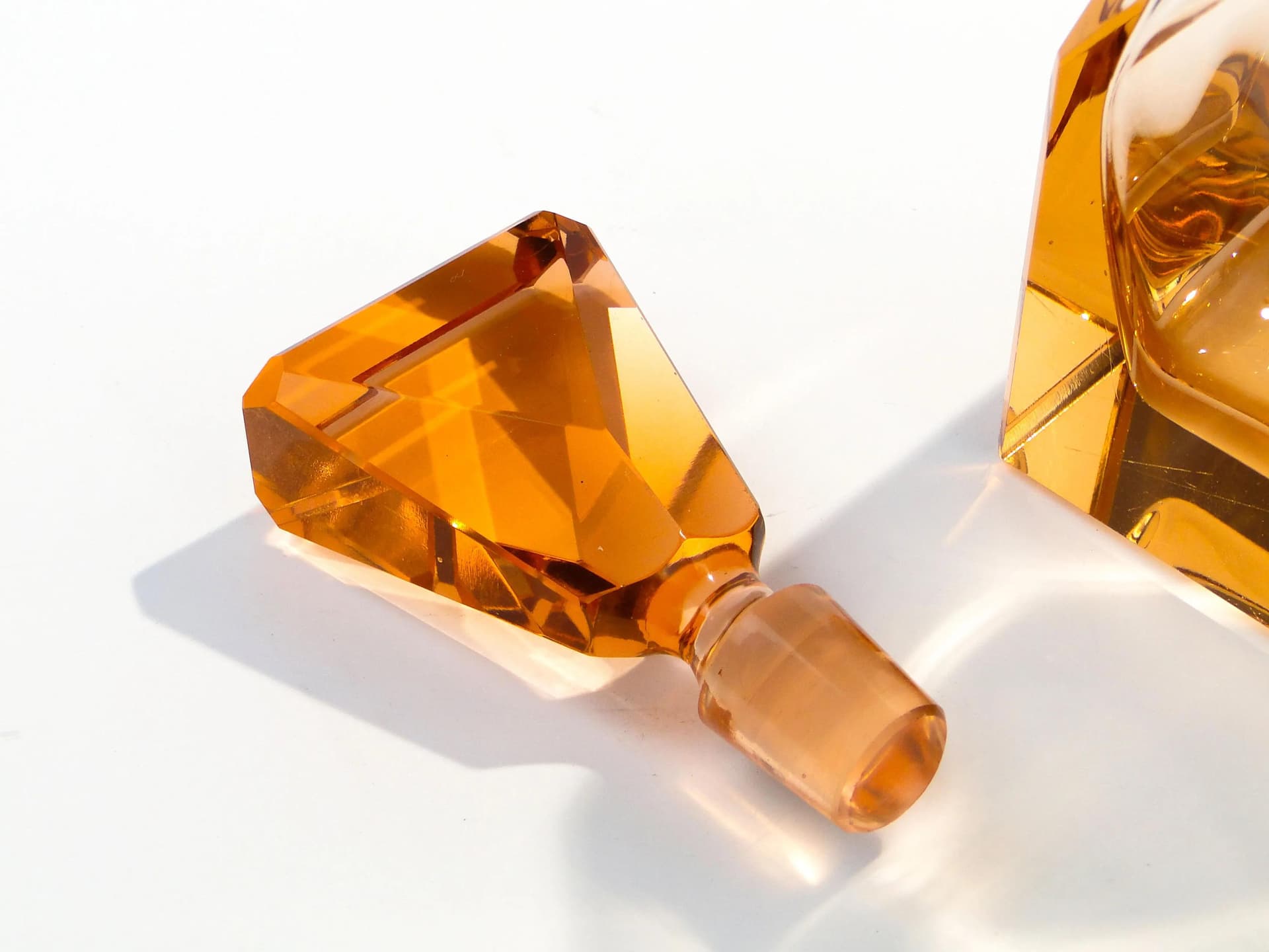 Karafka asymetryczna, szkło kryształowe pomarańczowy, Moser, Czechy, lata 60. - 15909