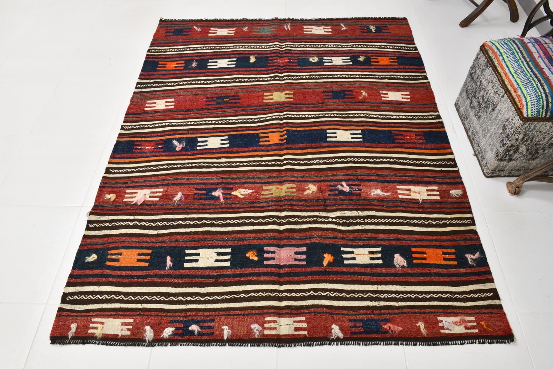 Kilim 189x152 cm, ceglastoczerwony, granatowy, wełna, lata 70. - 216646
