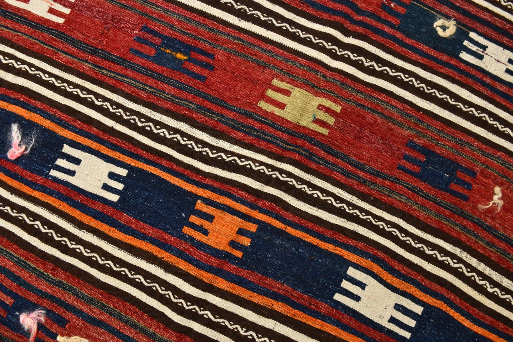 Kilim 189x152 cm, ceglastoczerwony, granatowy, wełna, lata 70. - 216650