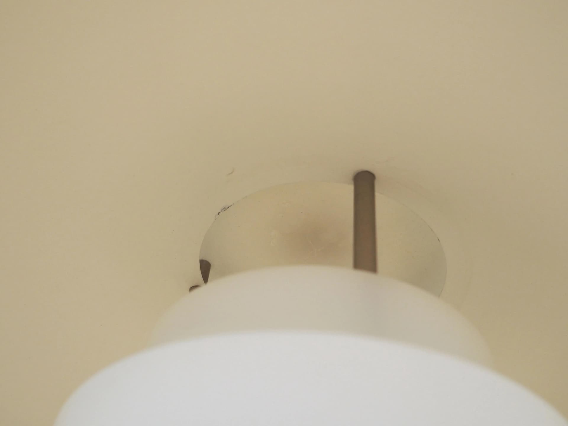 Lampa podłogowa, metal biały, proj. S. Henningsen, Lyskaer, Dania, lata 70. - 15926