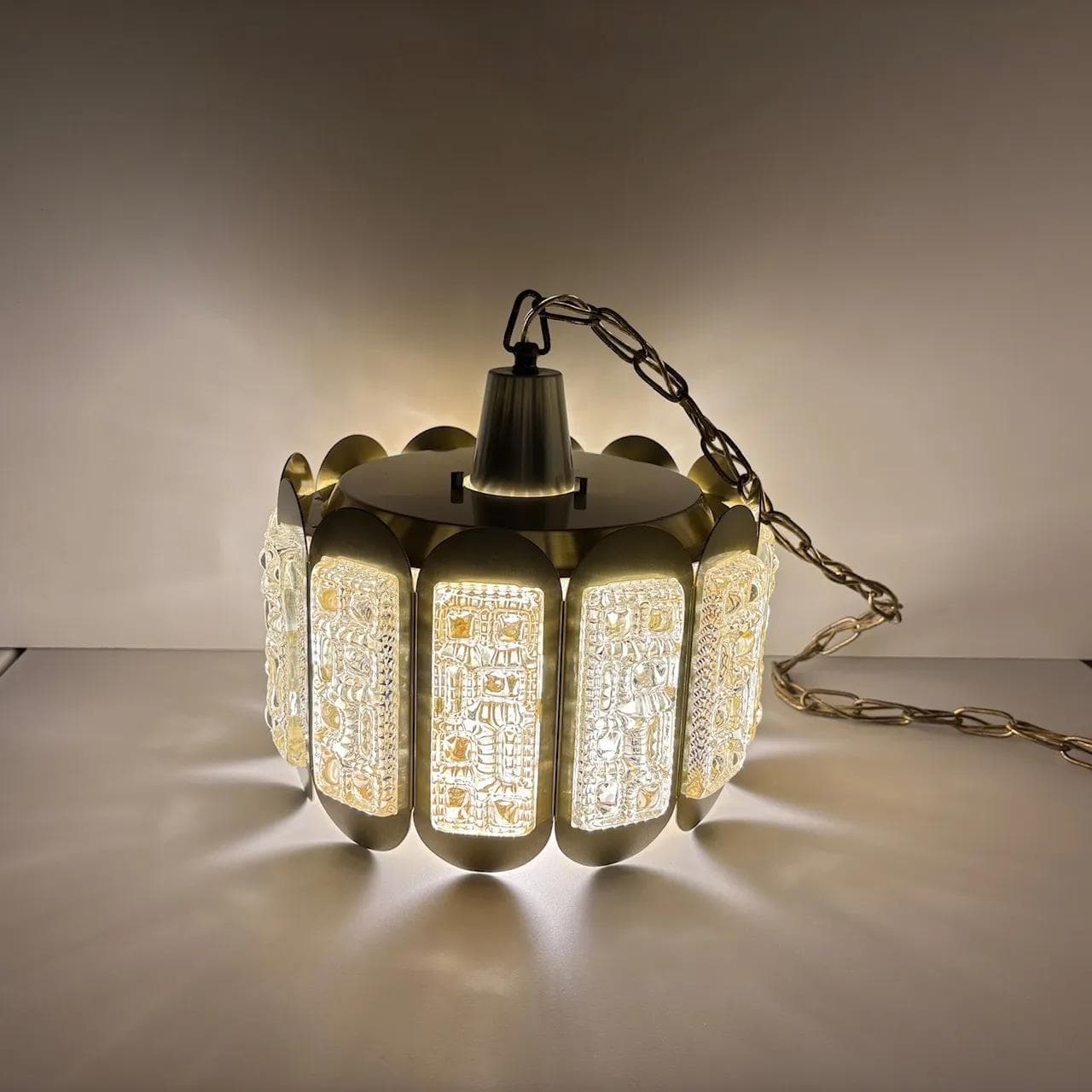 Lampa wisząca, Vitrika, aluminium złoty, szkło, Dania, lata 70. - 16010
