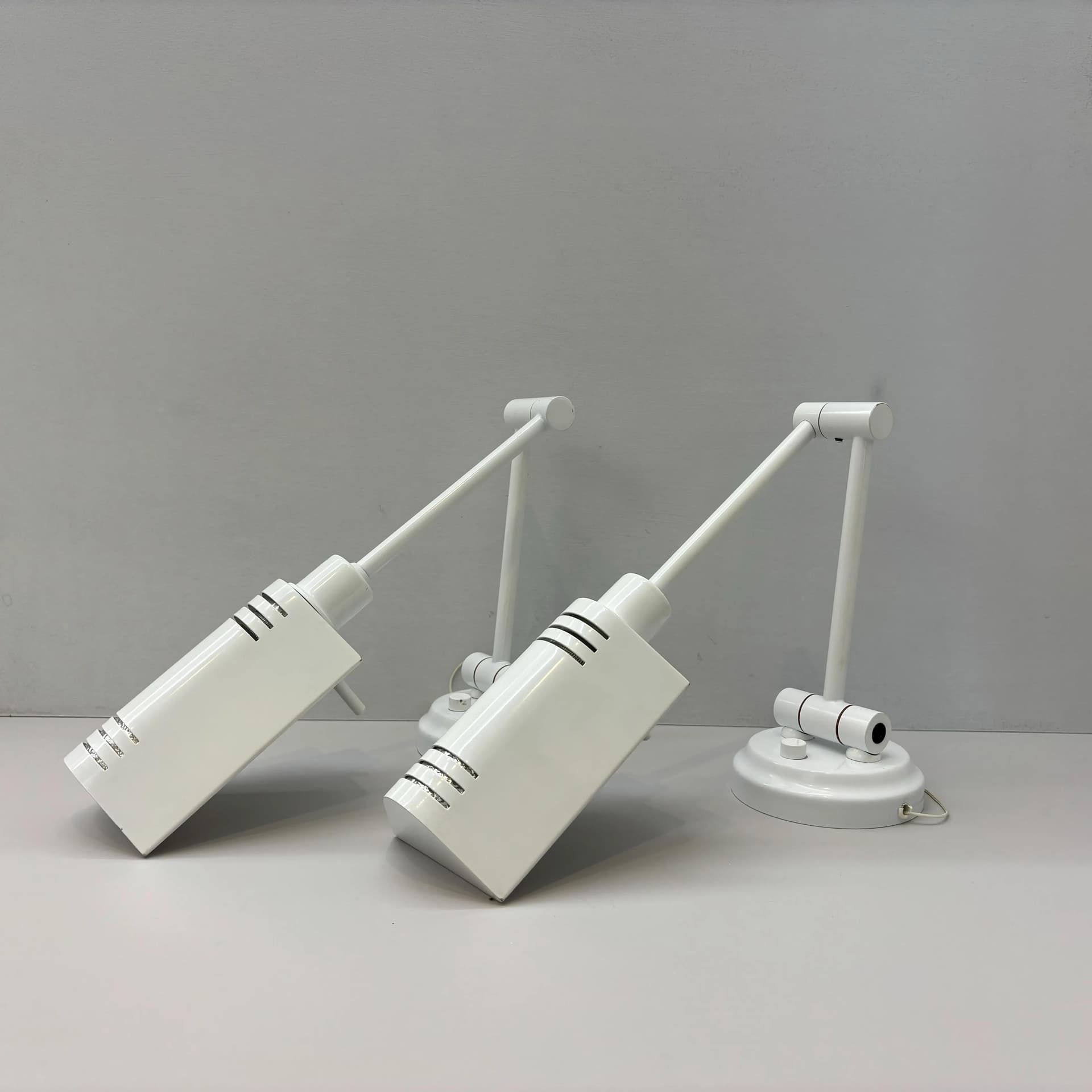 Białe, modernistyczne kinkiety metalowe, Holtkötter, Niemcy, lata 90. - 15999