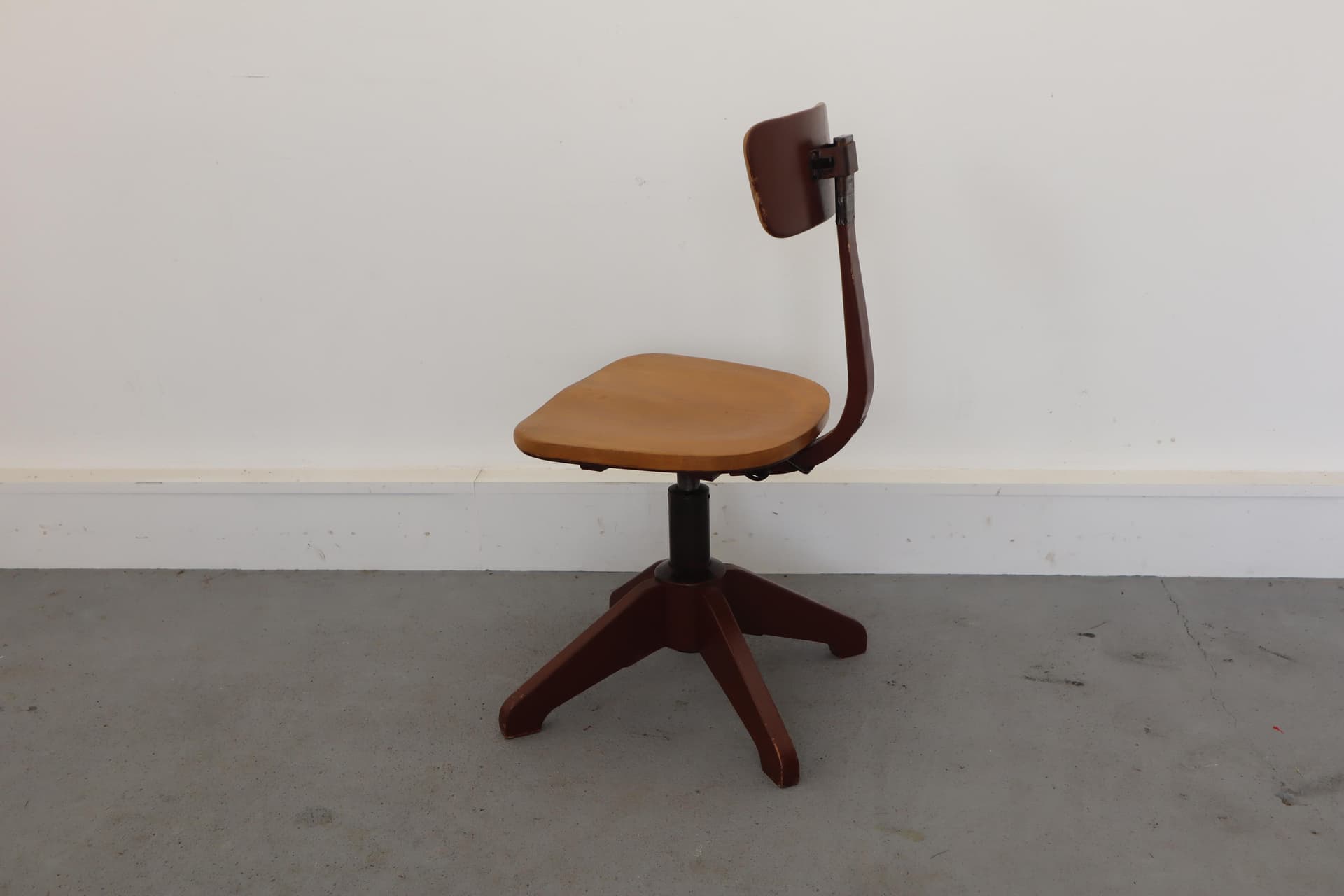Swivel chair, brown, wood, Sedus, Germany, 1950s. - 15951