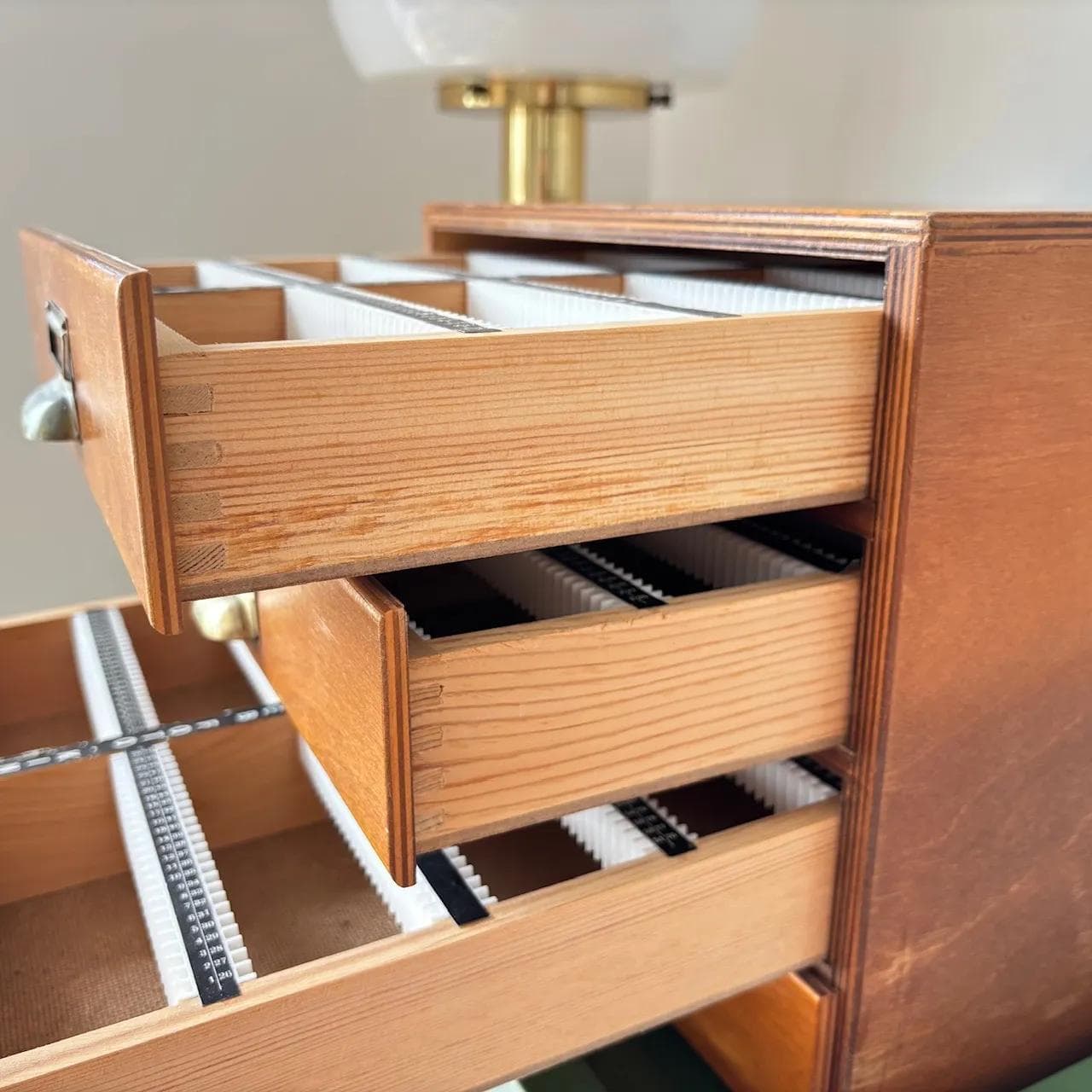 Organizer szafka, sklejka bukowa brązowa, Niemcy, lata 50. - 15994