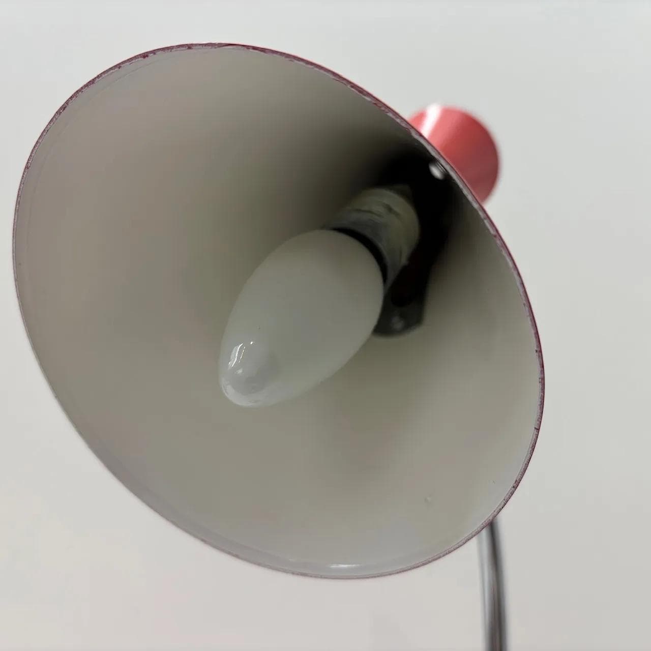 Czerwona metalowa lampka biurkowa, Hustadt Leuchten, Niemcy, lata 70. - 16127