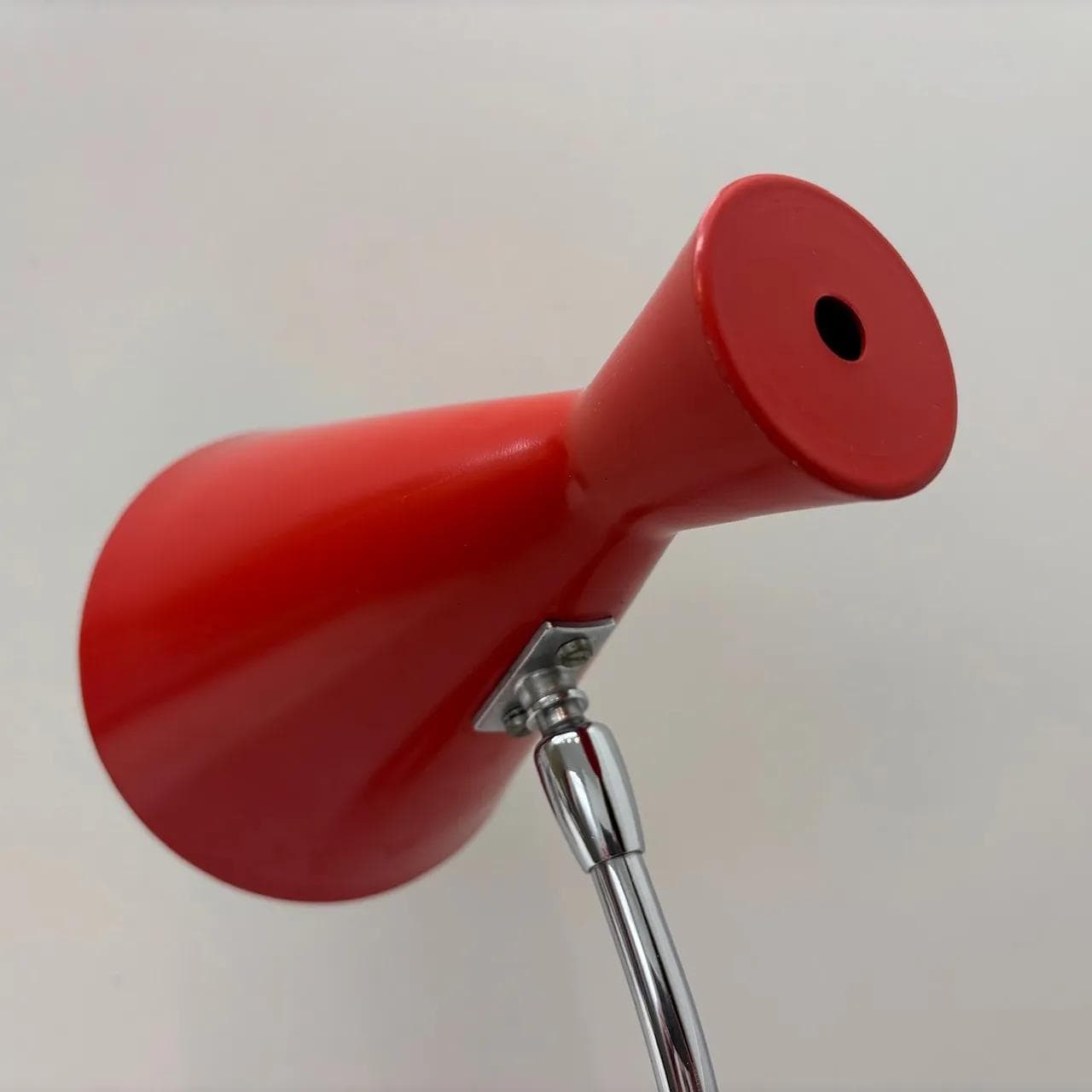 Czerwona metalowa lampka biurkowa, Hustadt Leuchten, Niemcy, lata 70. - 16128