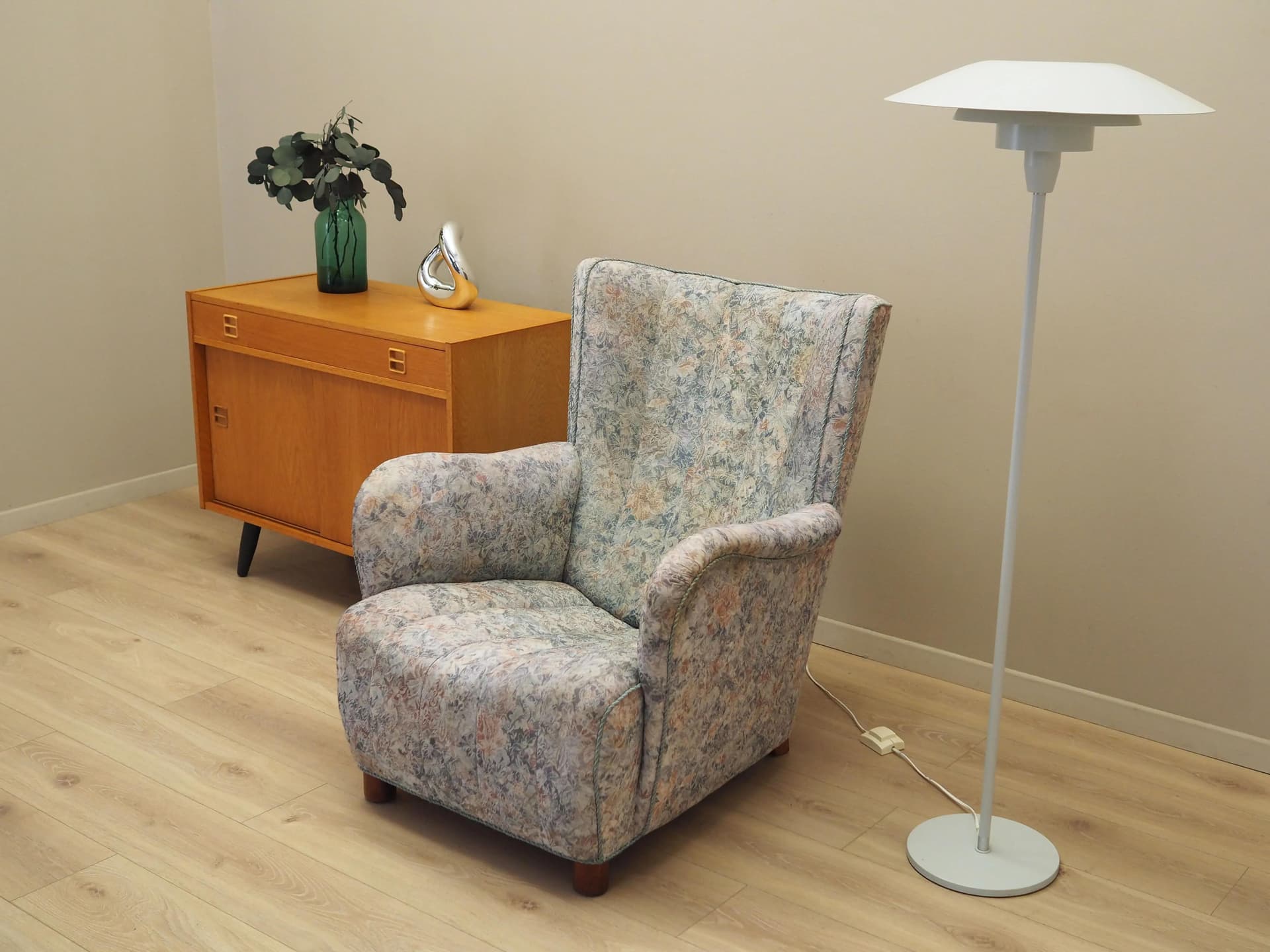 Lampa podłogowa, metal biały, proj. S. Frandsen, Dania, lata 70. - 16037