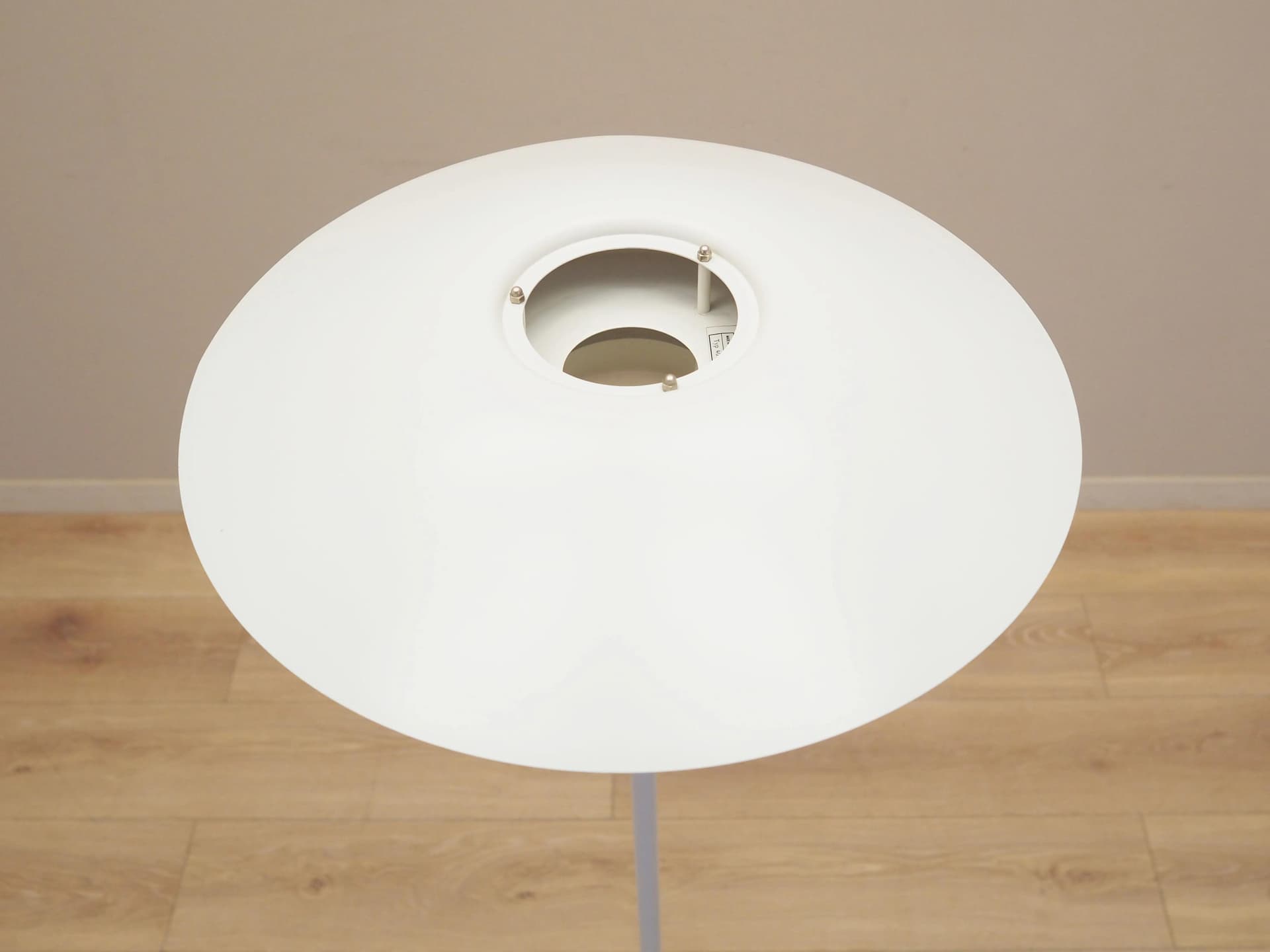 Lampa podłogowa, metal biały, proj. S. Frandsen, Dania, lata 70. - 16039