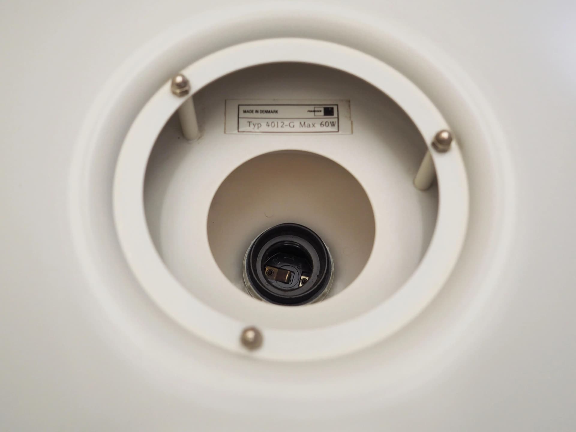 Lampa podłogowa, metal biały, proj. S. Frandsen, Dania, lata 70. - 16041