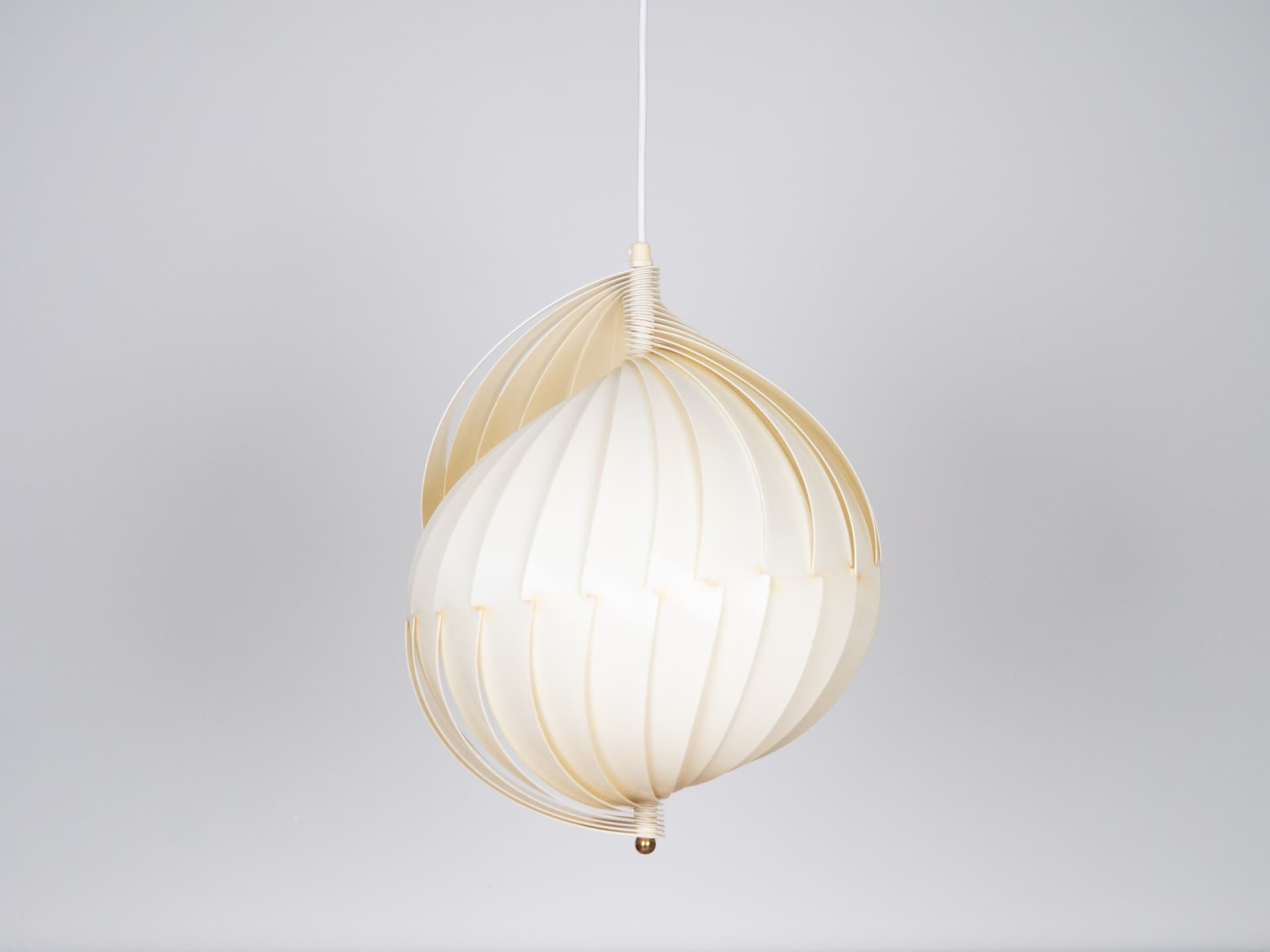 Lampa wisząca Moon, metal biały, proj. V. Panton, Louis Poulsen, Dania, lata 60. - 222137