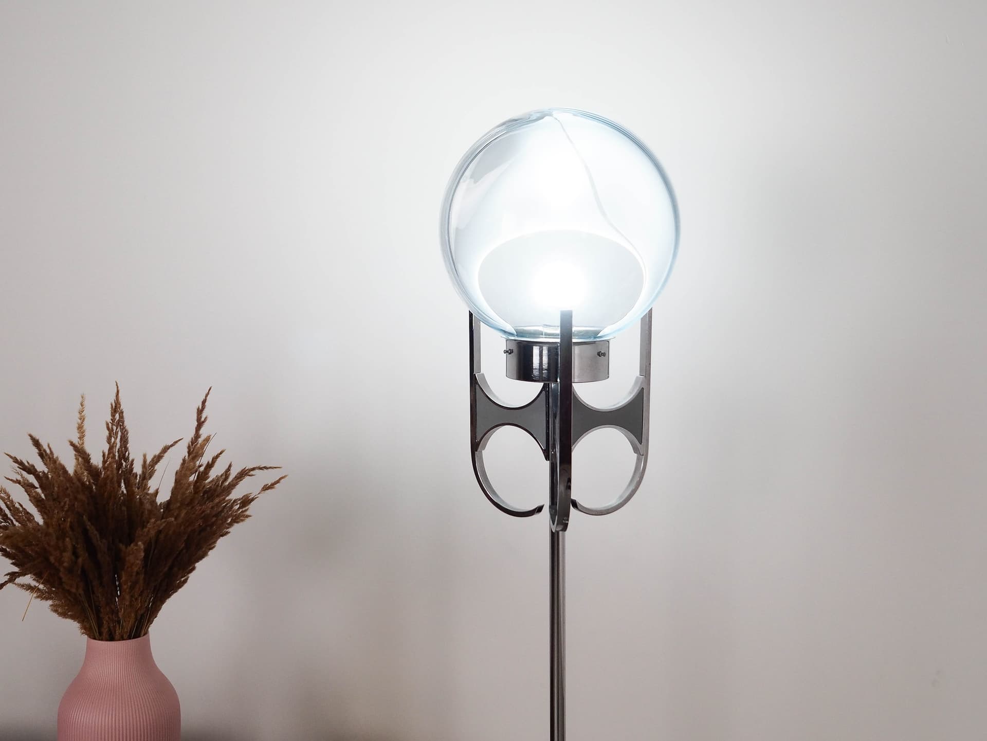 Lampa podłogowa, szkło Murano mlecznobiałe, metal srebrny, Włochy, lata 70. - 222236