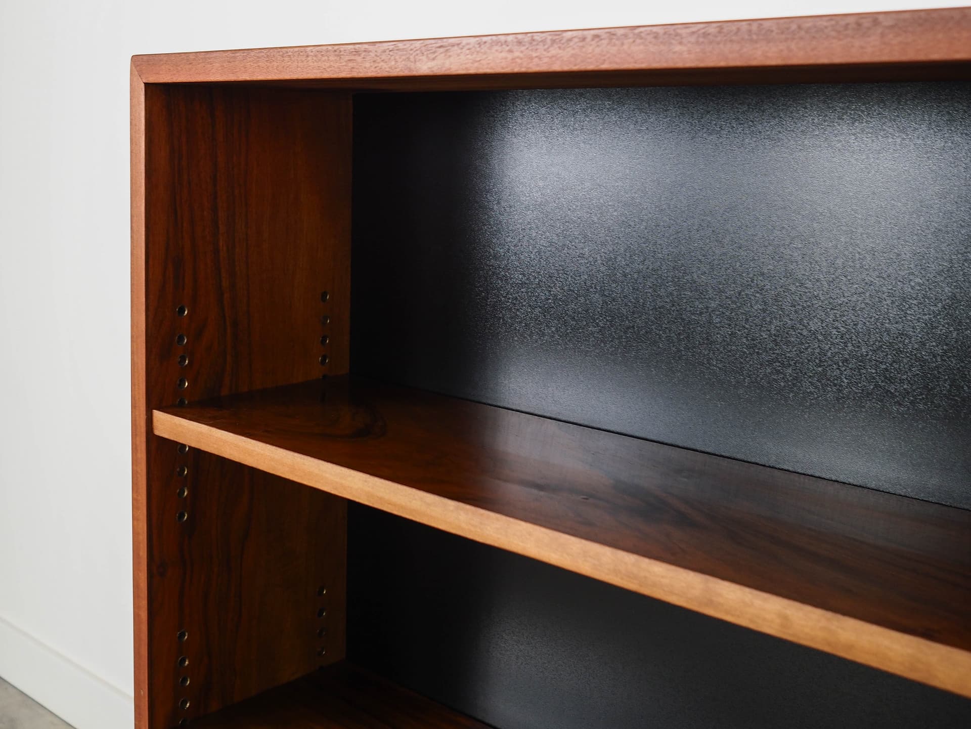 Regał, orzech brązowy, drewno czarne, Dania, lata 70. - 222267