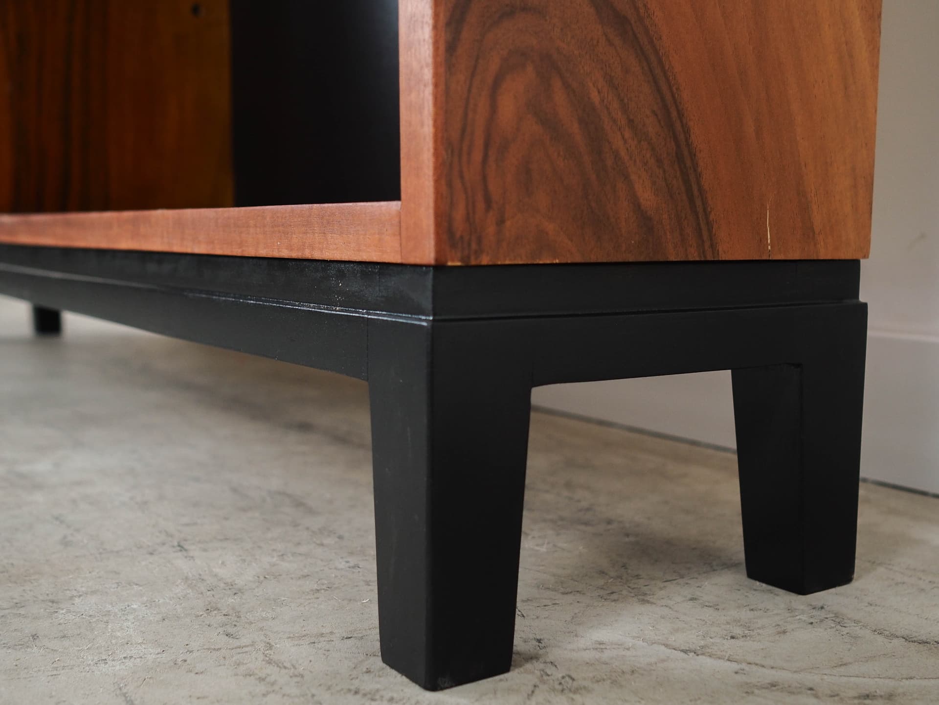 Regał, orzech brązowy, drewno czarne, Dania, lata 70. - 222266