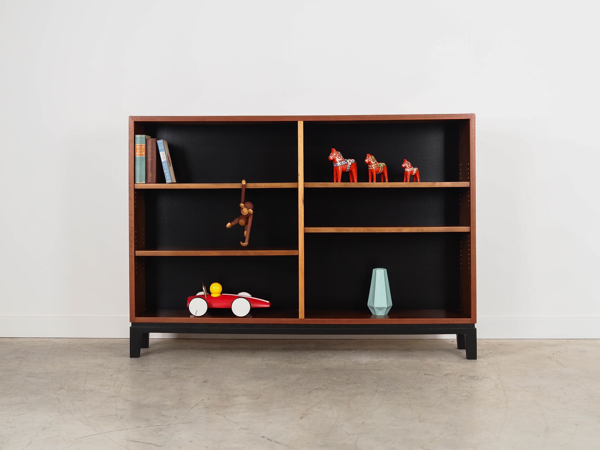 Regał, orzech brązowy, drewno czarne, Dania, lata 70. - 222259