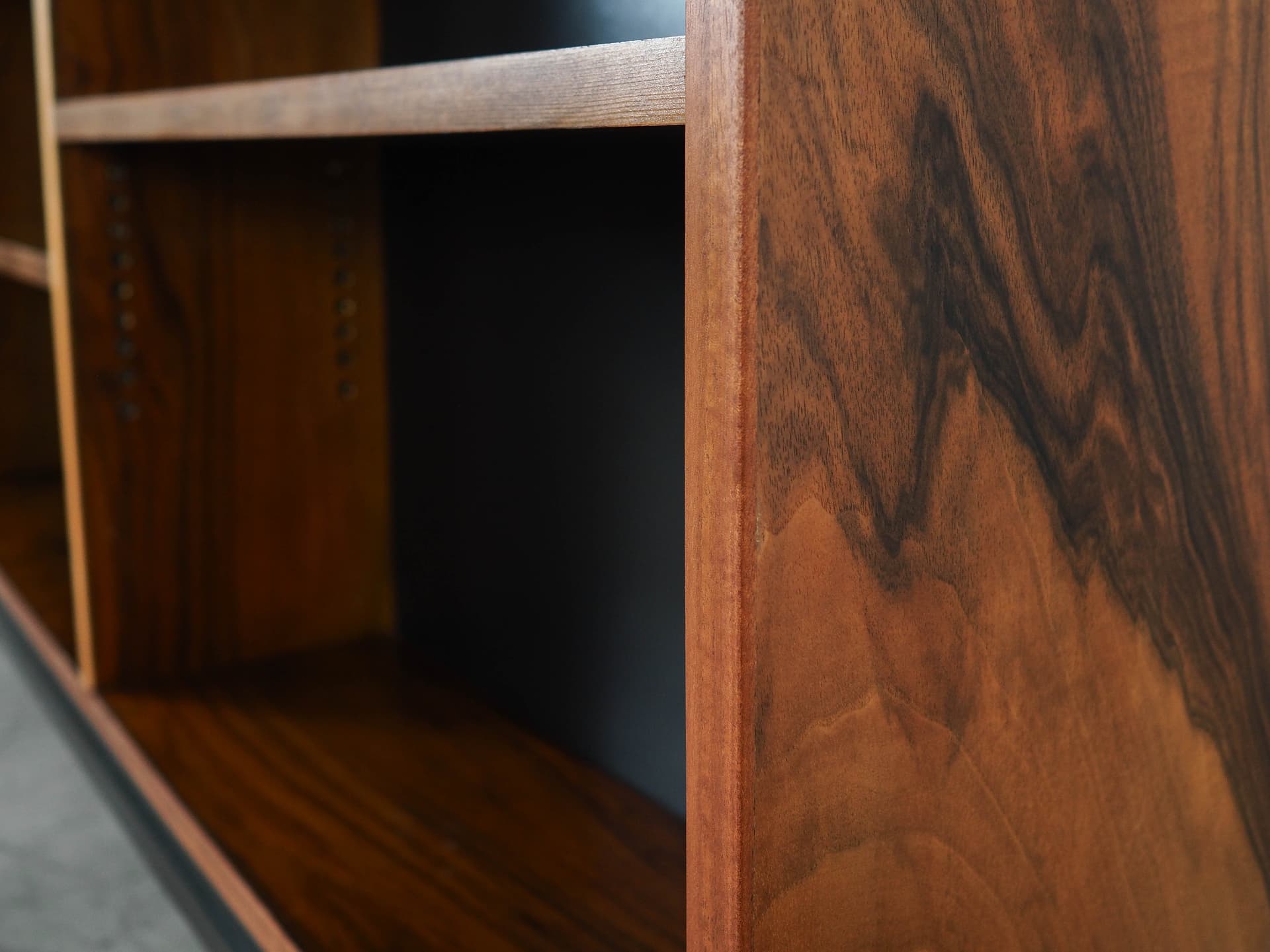 Regał, orzech brązowy, drewno czarne, Dania, lata 70. - 222268