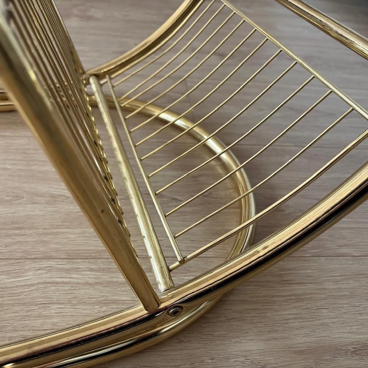 Stolik z gazetnikiem, złoty, metal, szkło przydymione, Niemcy, lata 80. - 16203