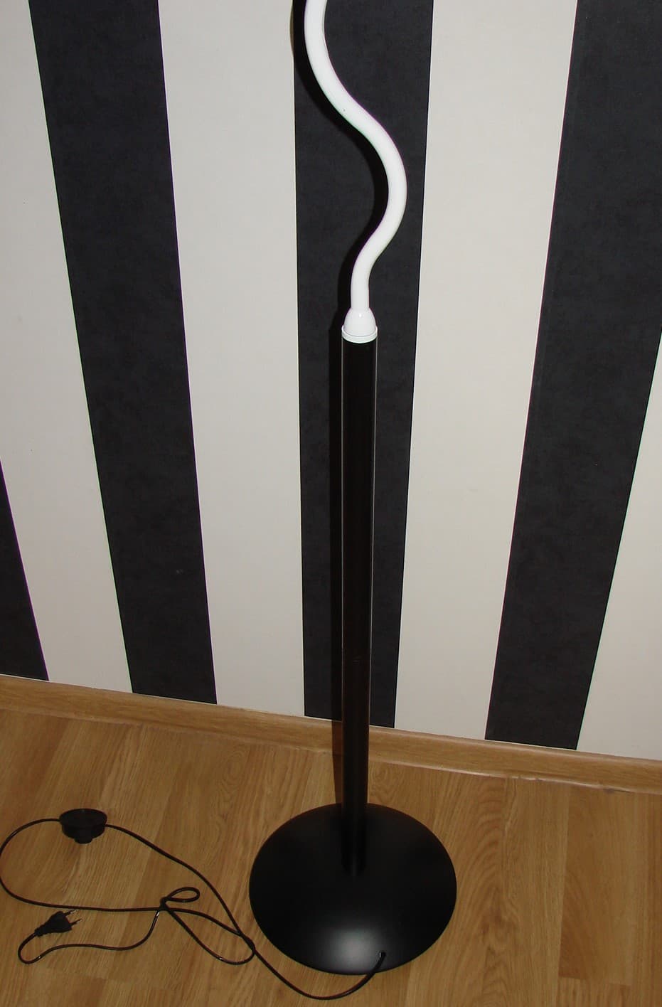 Lampa podłogowa żarówka, czarny metal, szkło, lata 80. - 223225