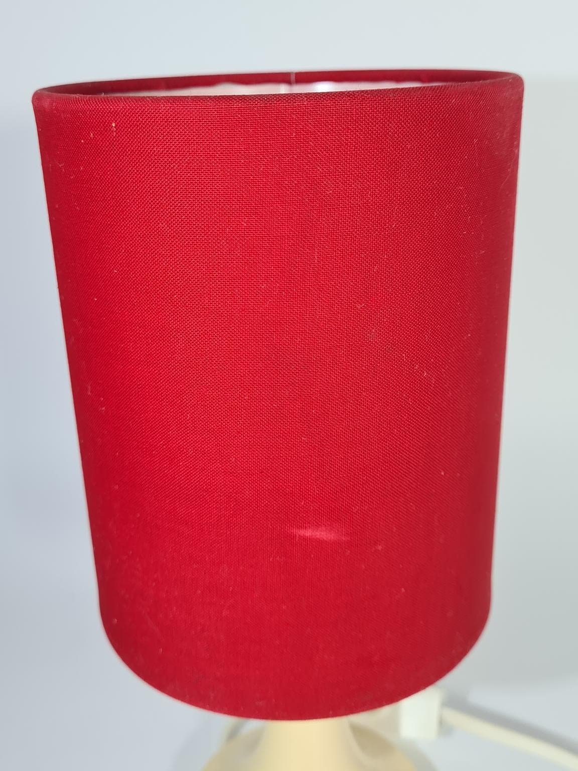 para lamp stołowych Mid-Century Modern, plastik kremowy, tkanina czerwona, Europa, lata 60. - 223258