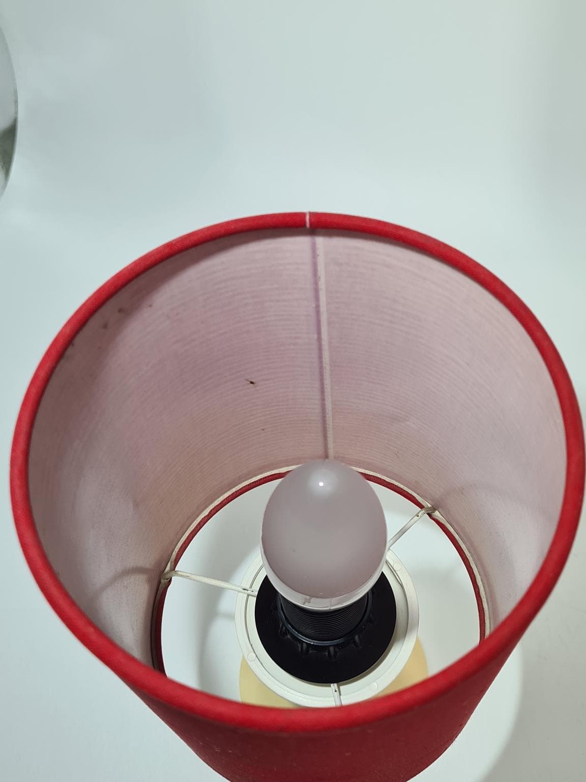 para lamp stołowych Mid-Century Modern, plastik kremowy, tkanina czerwona, Europa, lata 60. - 223256