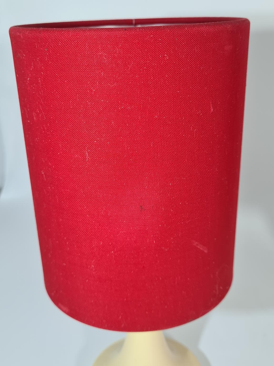para lamp stołowych Mid-Century Modern, plastik kremowy, tkanina czerwona, Europa, lata 60. - 223259