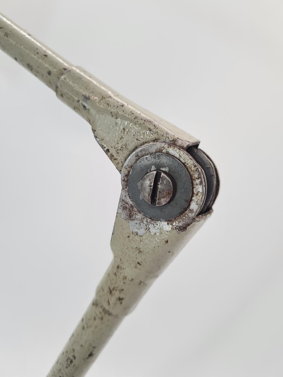 Lampa biurkowa industrialna, beżowy metal, Europa, lata 60. - 223291