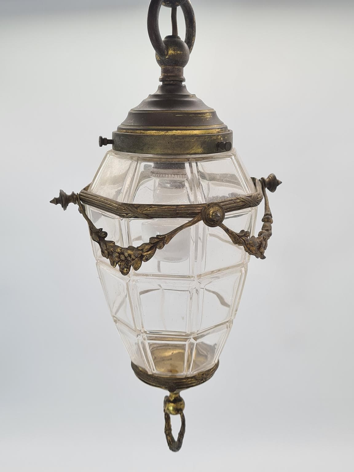 Lampa wisząca, mosiądz postarzany, szkło fazowane transparentne, lata 60. - 223301