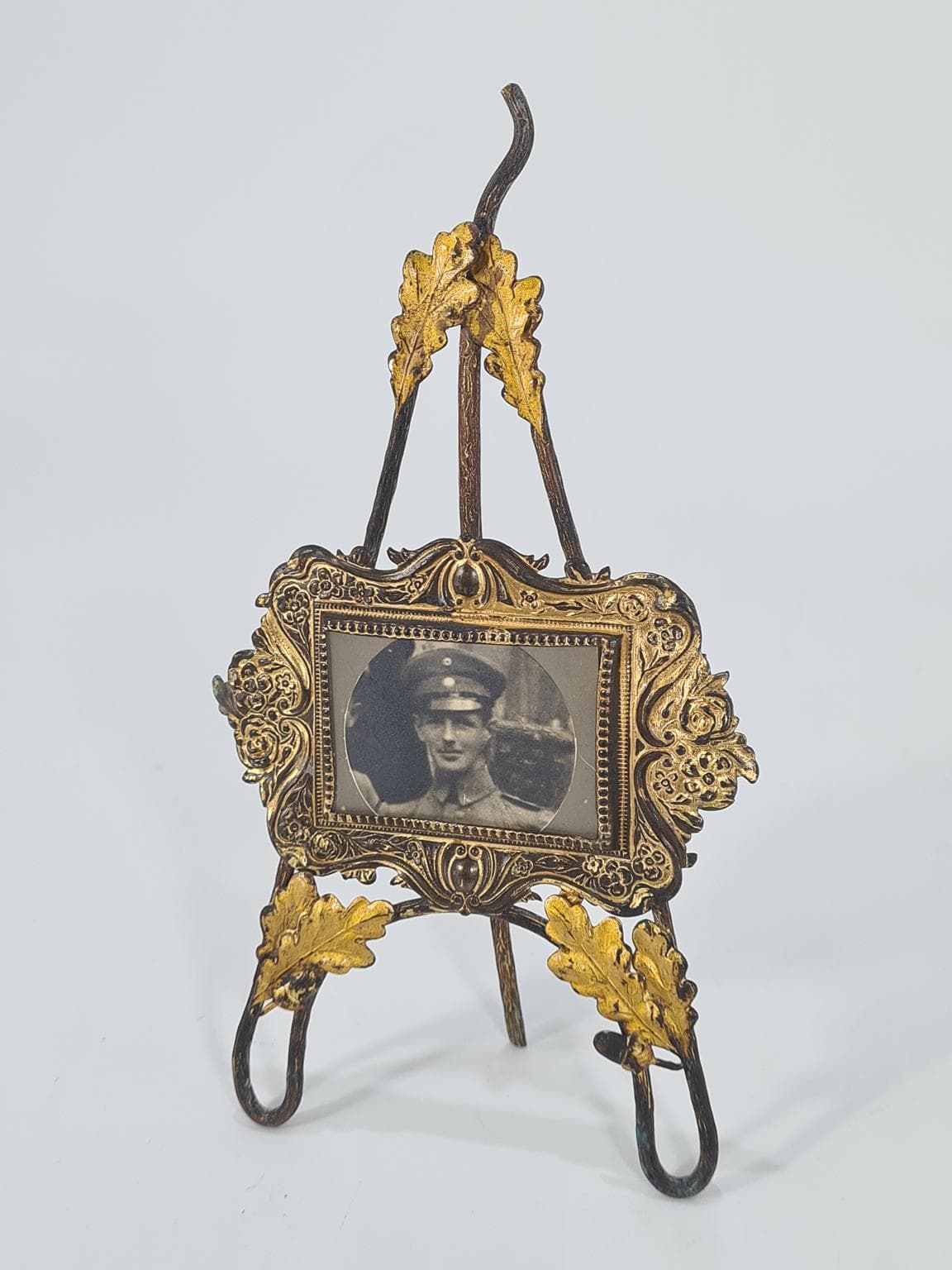 Ramka stojąca na zdjęcia Art Nouveau, złocony metal, Europa, XIX w. - 223350