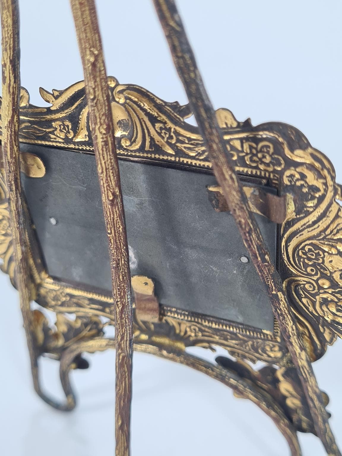 Ramka stojąca na zdjęcia Art Nouveau, złocony metal, Europa, XIX w. - 223353