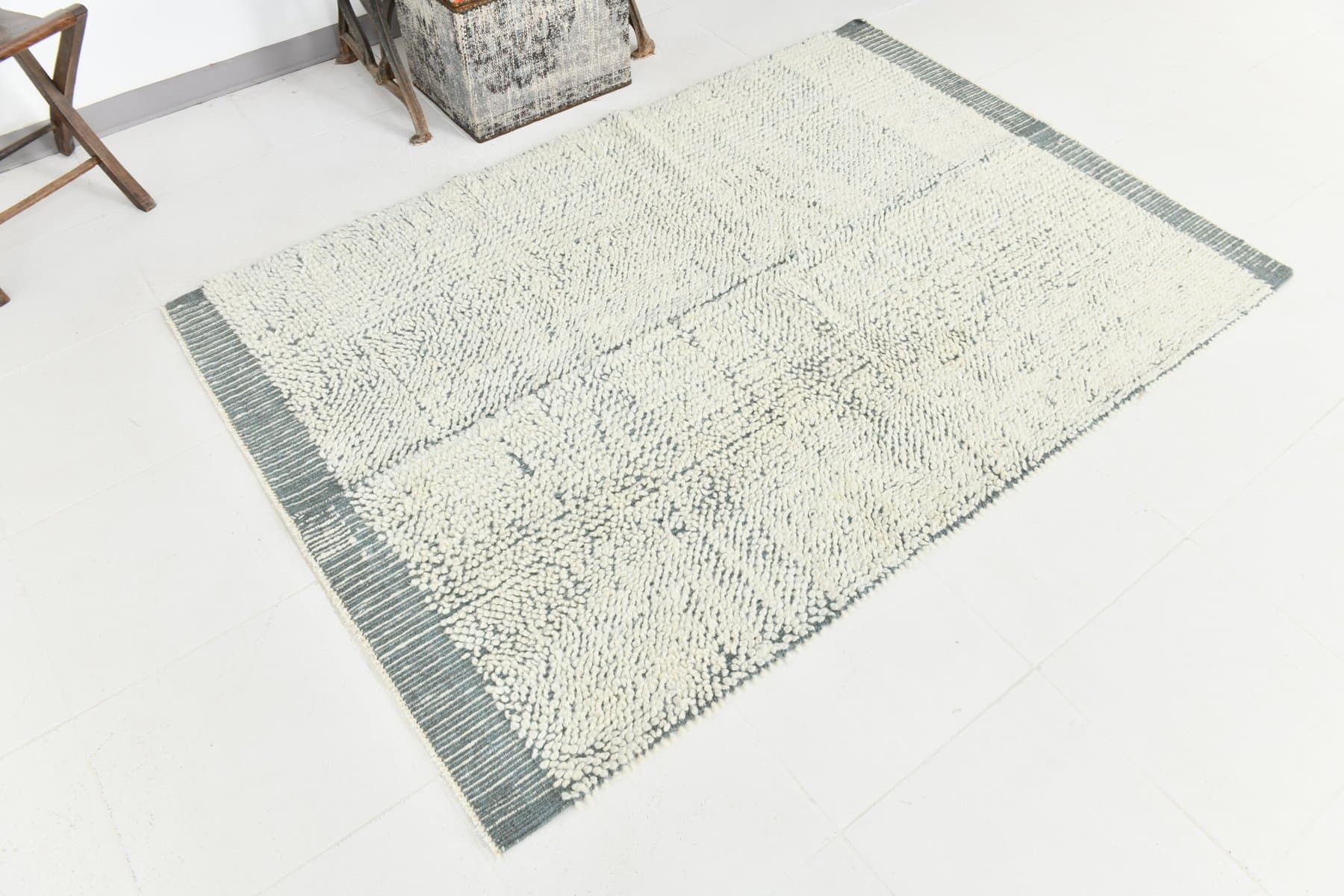 Kilim 199x136 cm, white, wool, Turkey, 1970s - 223689