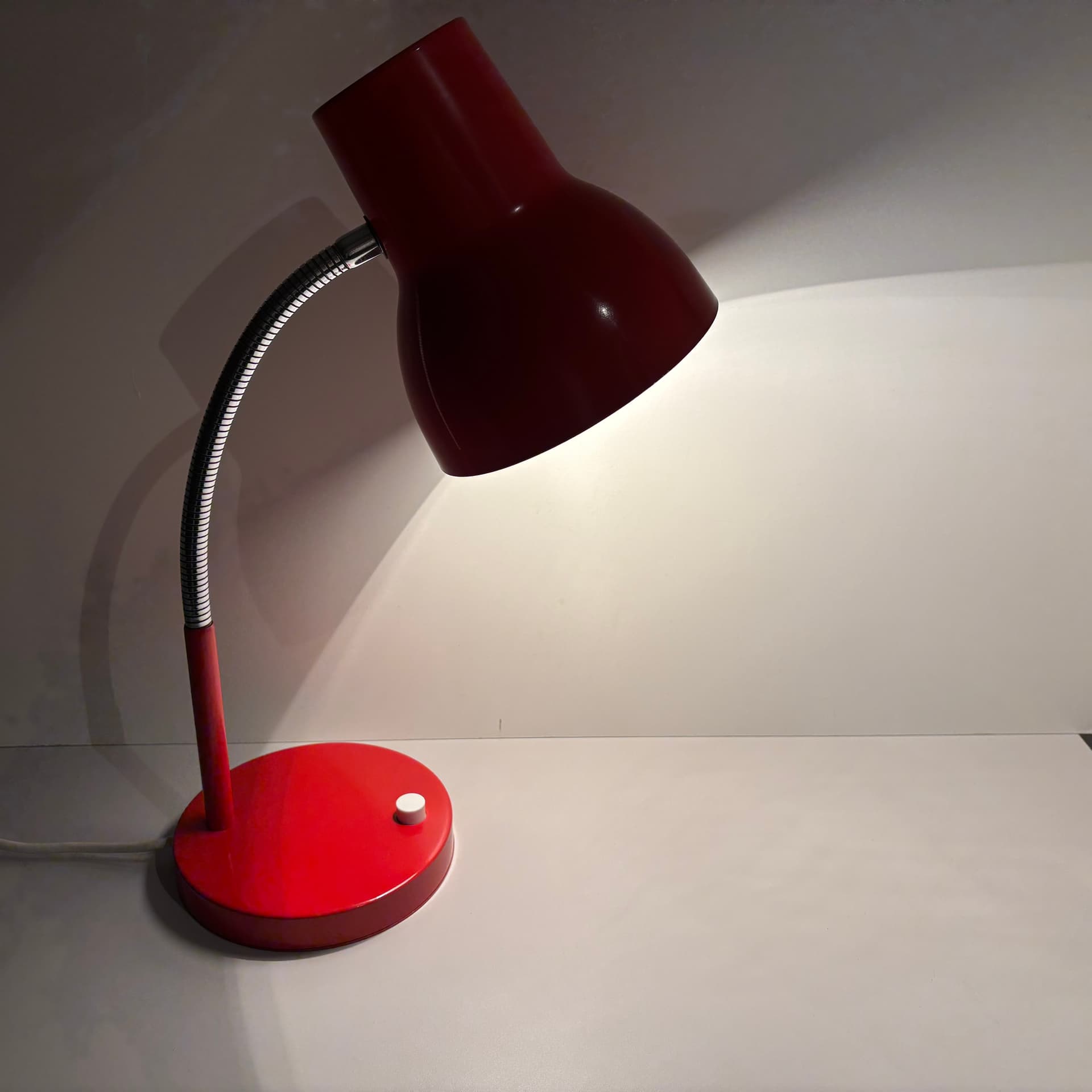 Lampka biurkowa, czerwony, metal lakierowany, chrom, Niemcy, lata 70. - 224059