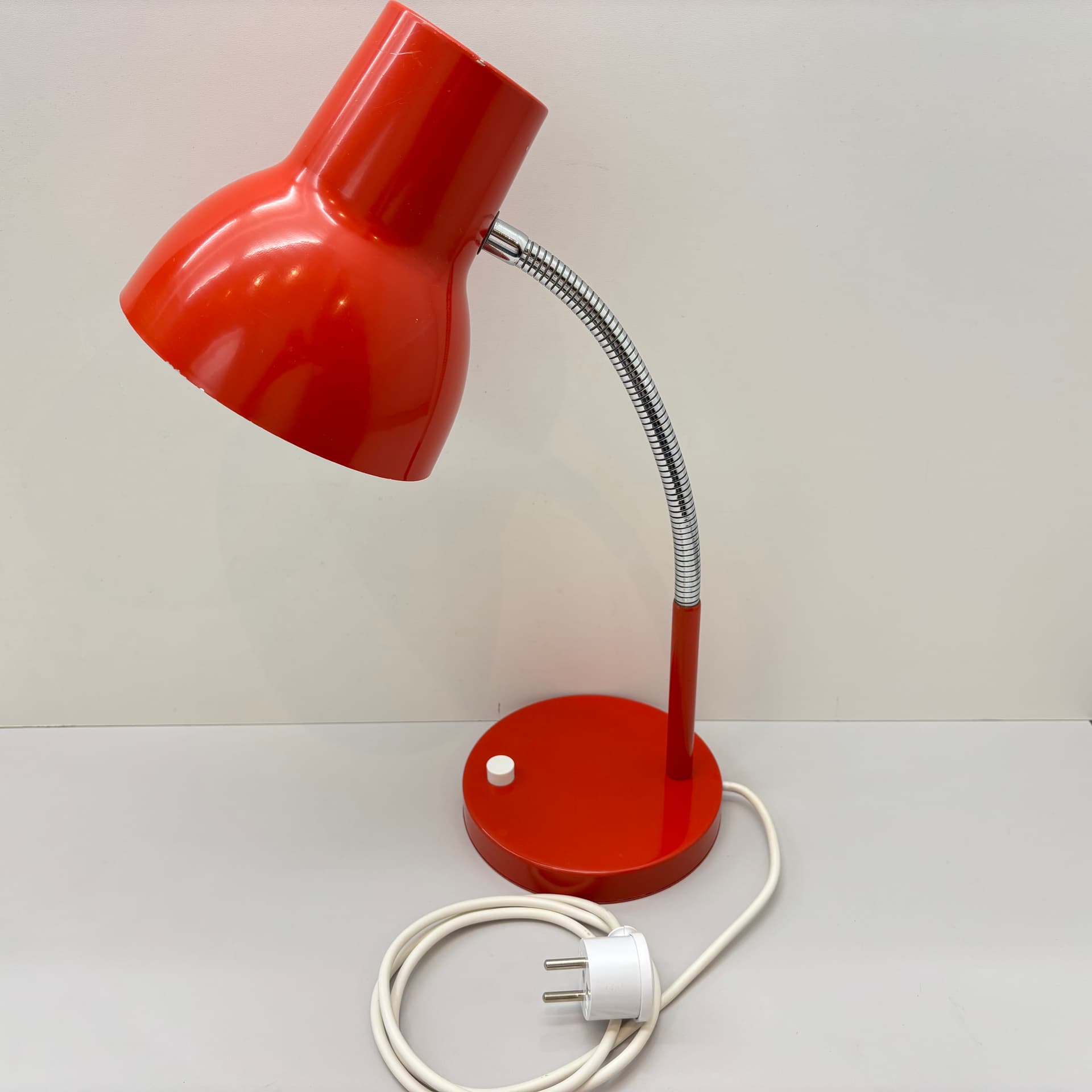 Lampka biurkowa, czerwony, metal lakierowany, chrom, Niemcy, lata 70. - 224067